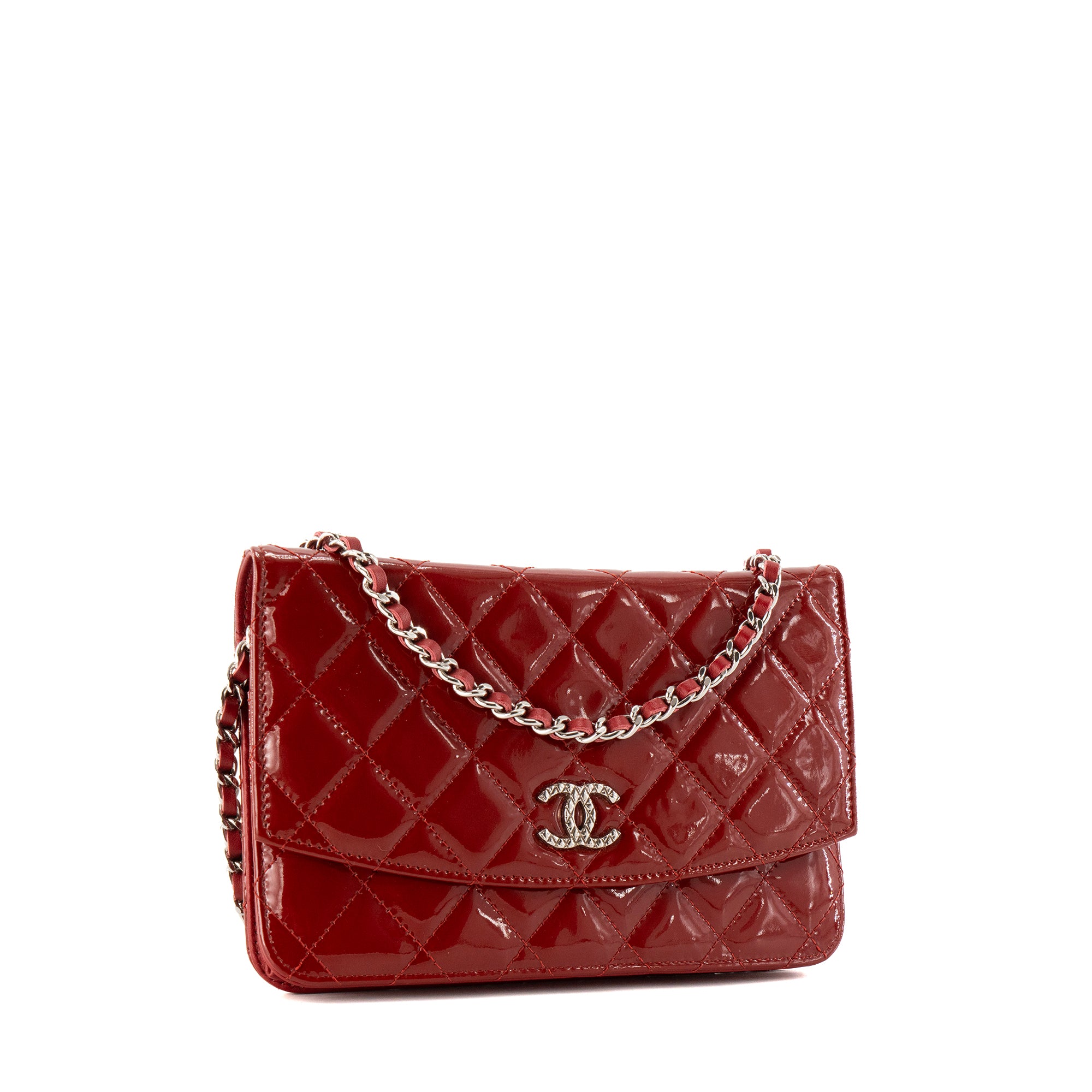 CHANEL - Sac à bandoulière Wallet On Chain Classique/Timeless Chanel en cuir verni bordeaux