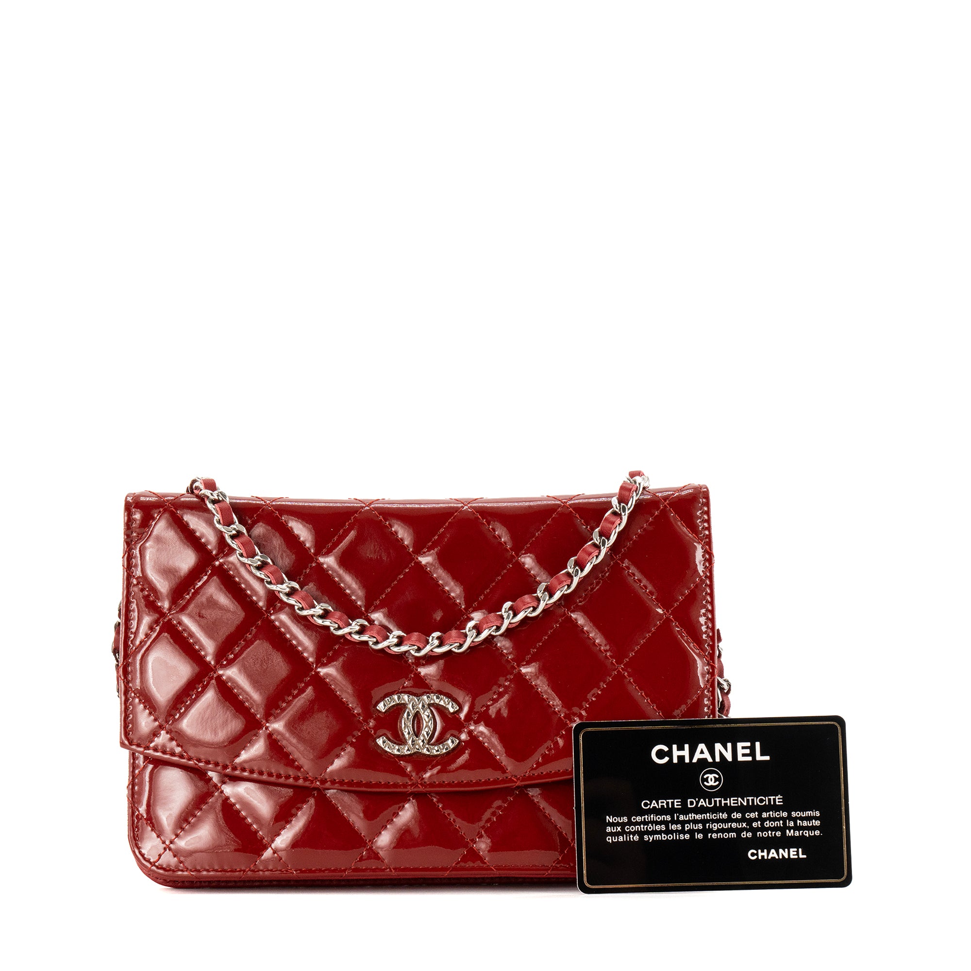 CHANEL - Sac à bandoulière Wallet On Chain Classique/Timeless Chanel en cuir verni bordeaux