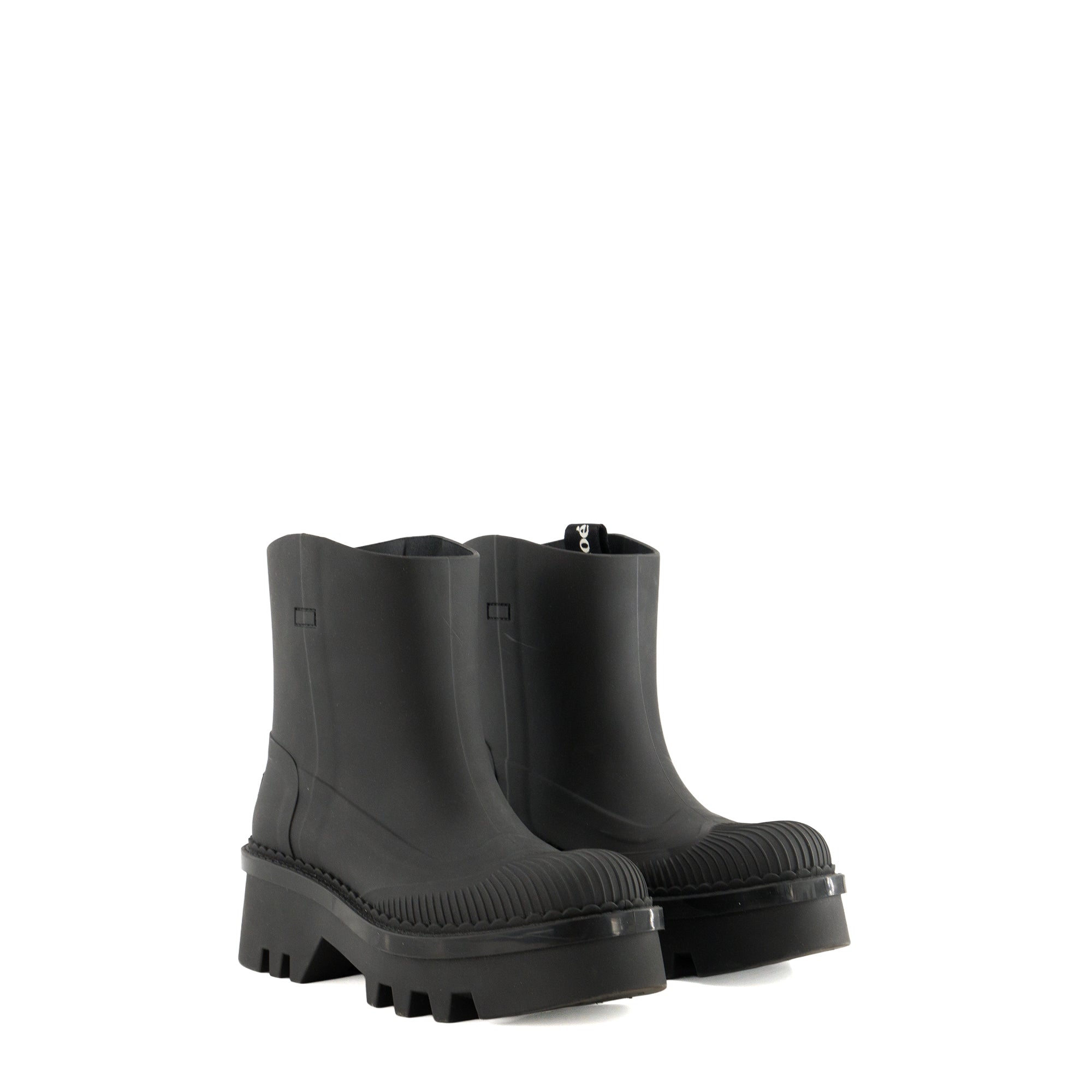CHLOÉ - C Chloé ankle boots in crocodile-embossed leather (T38.5)