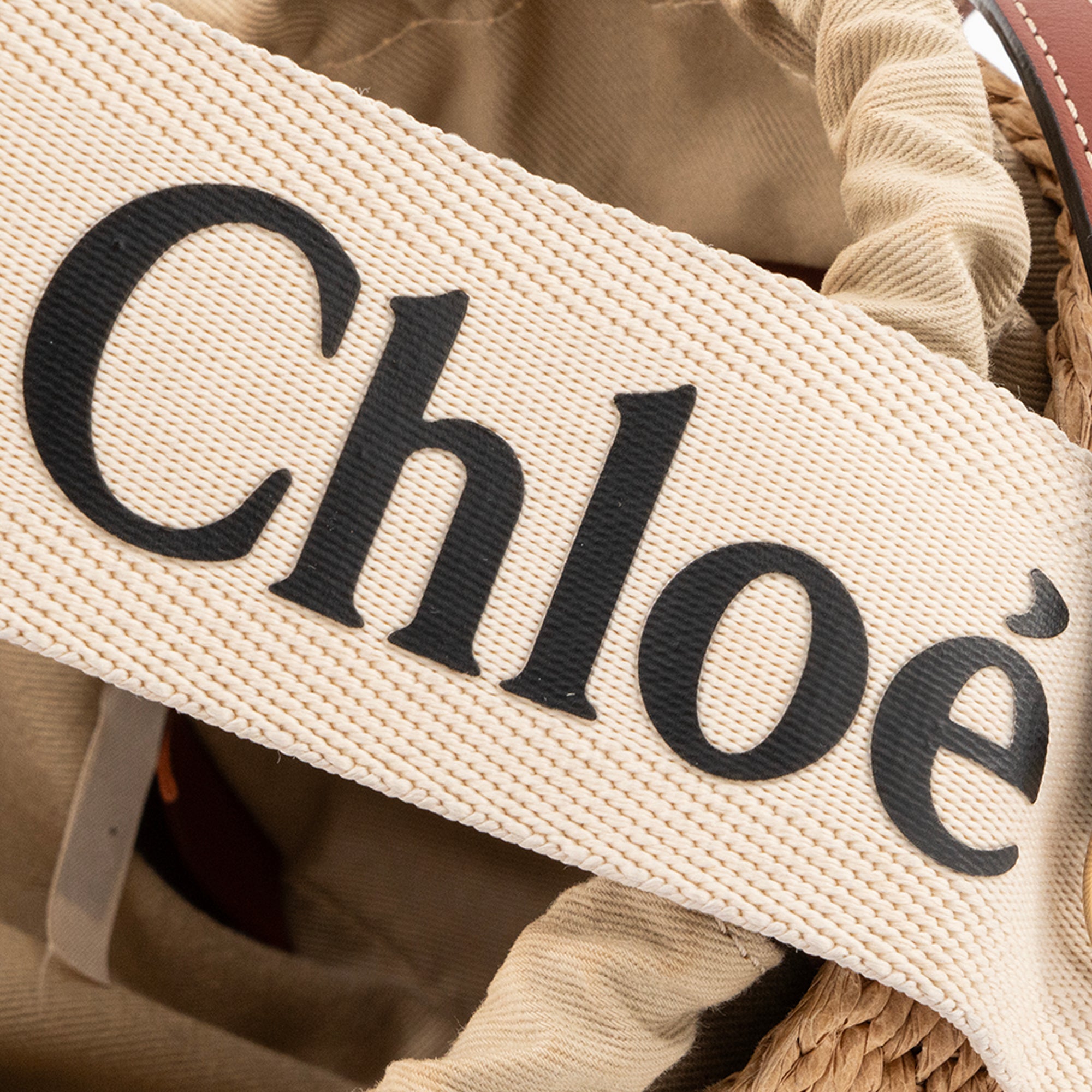 CHLOÉ - Sac à bandoulière Woody PM Chloé en raphia et toile beige