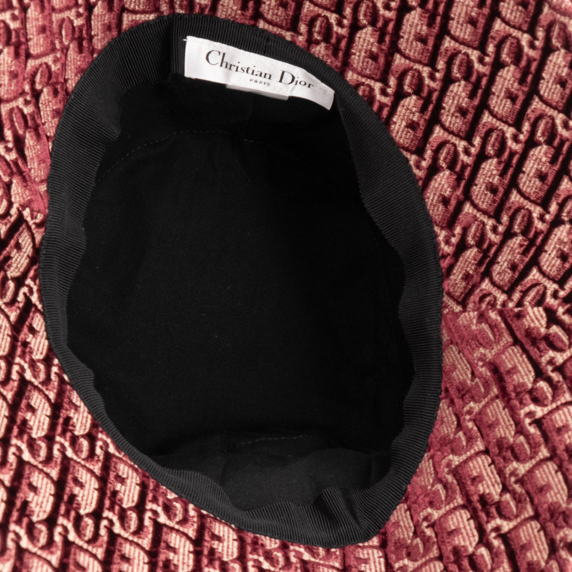 DIOR - Bob Dior en velours bordeaux (T57)