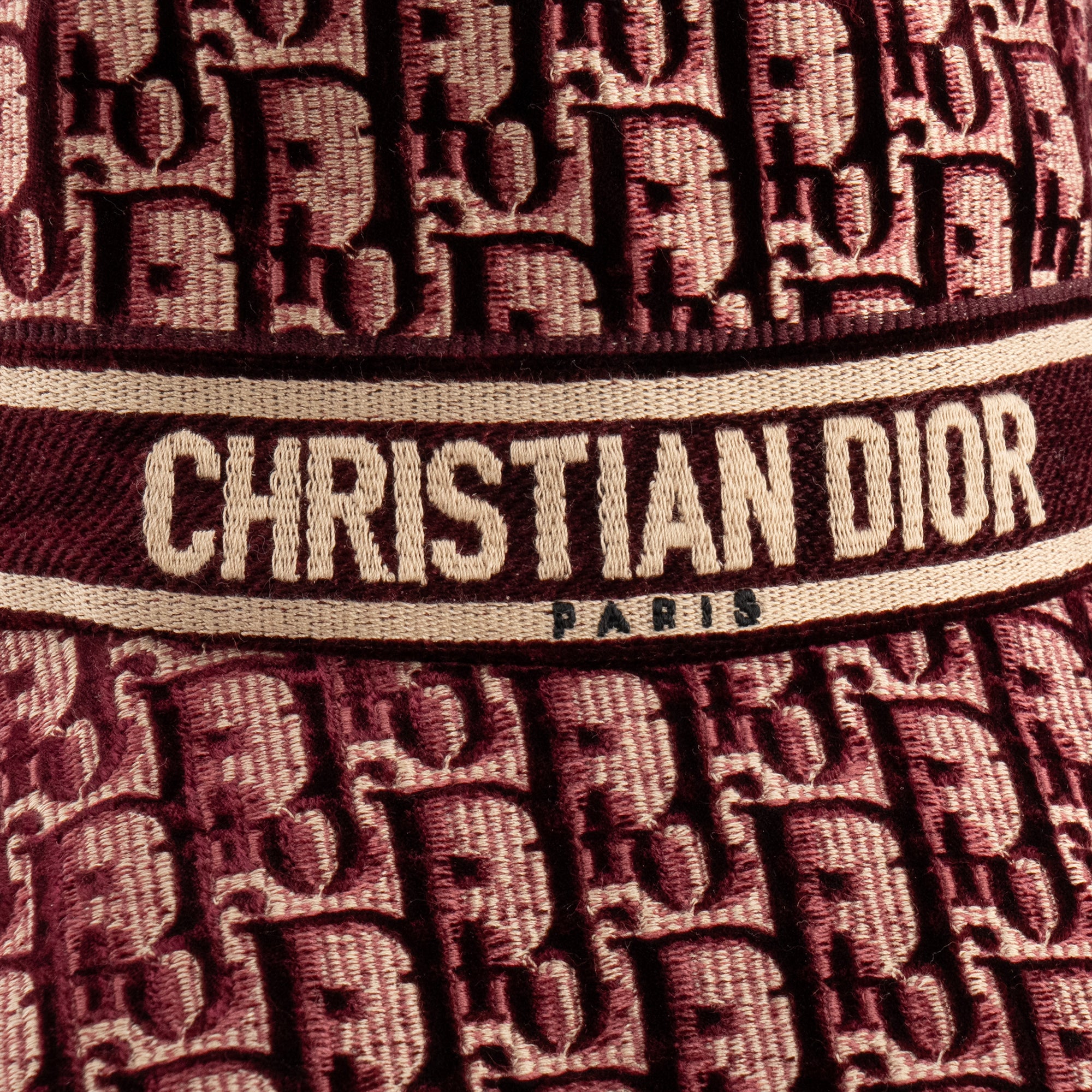 DIOR - Bob Dior en velours bordeaux (T57)