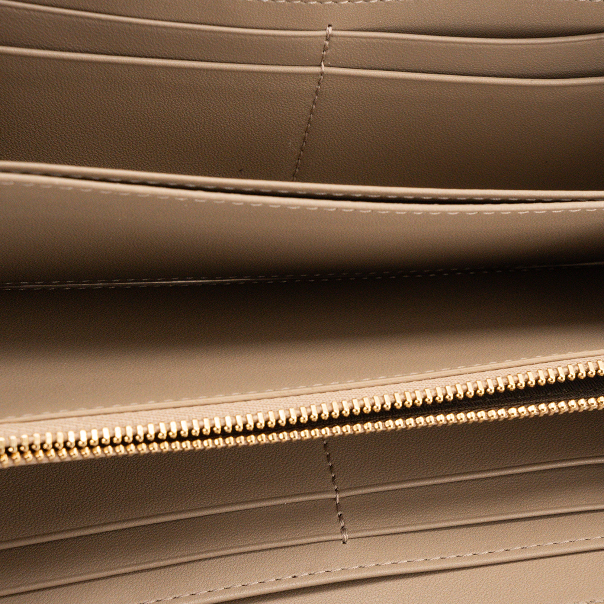 DIOR - Portefeuille Voyageur Lady Dior en cuir cannage beige