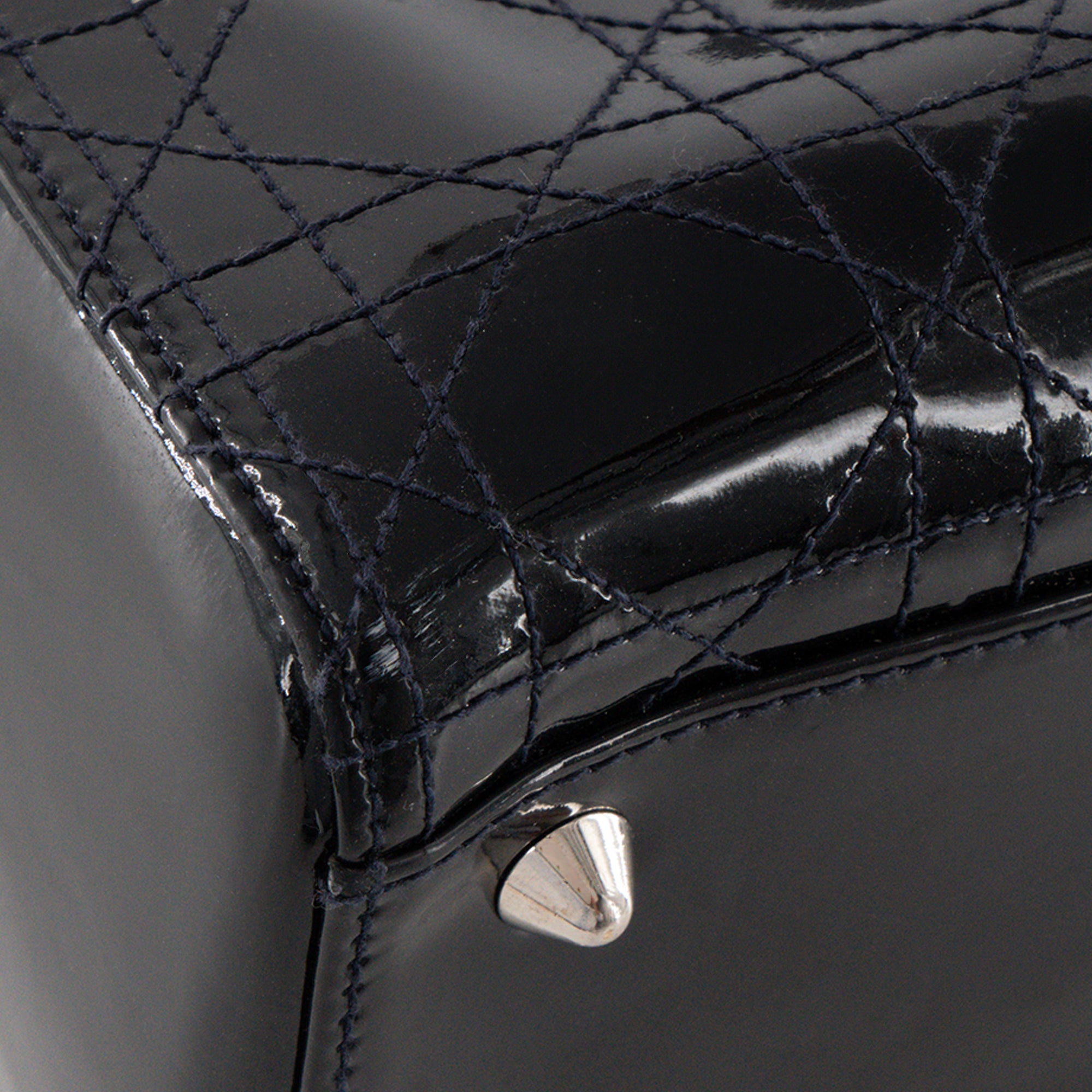 DIOR - Sac à à main Lady Dior Large en cuir cannage verni noir vintage