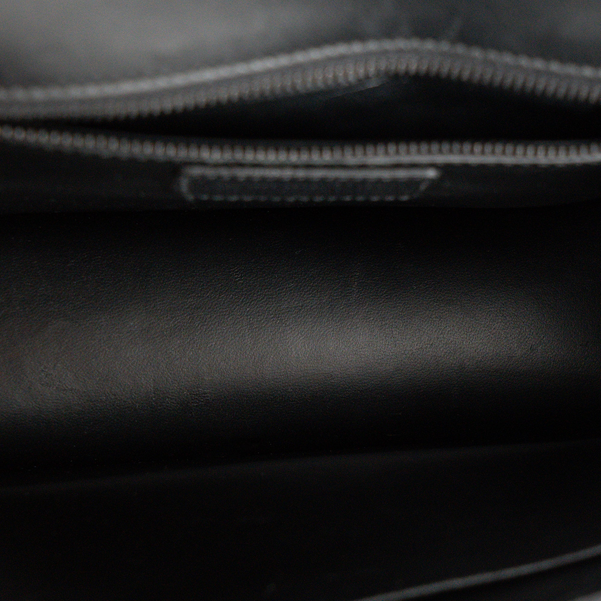 DIOR - Sac à bandoulière 30 Montaigne Dior en cuir grainé édition so black