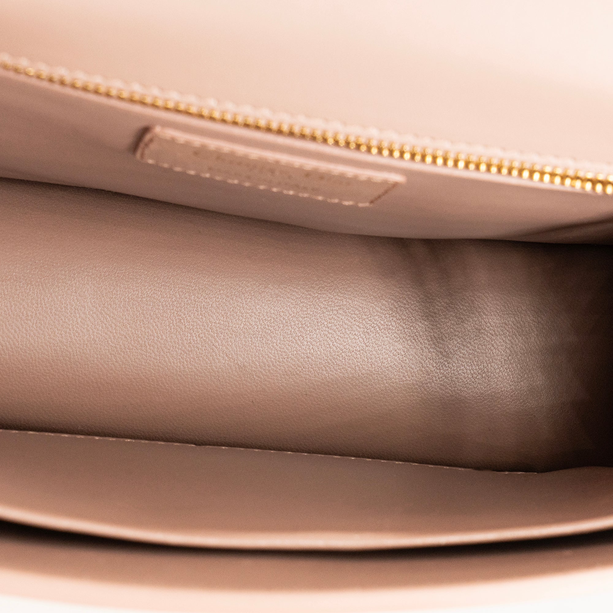 DIOR - Sac à bandoulière 30 Montaigne Dior en cuir lisse rose