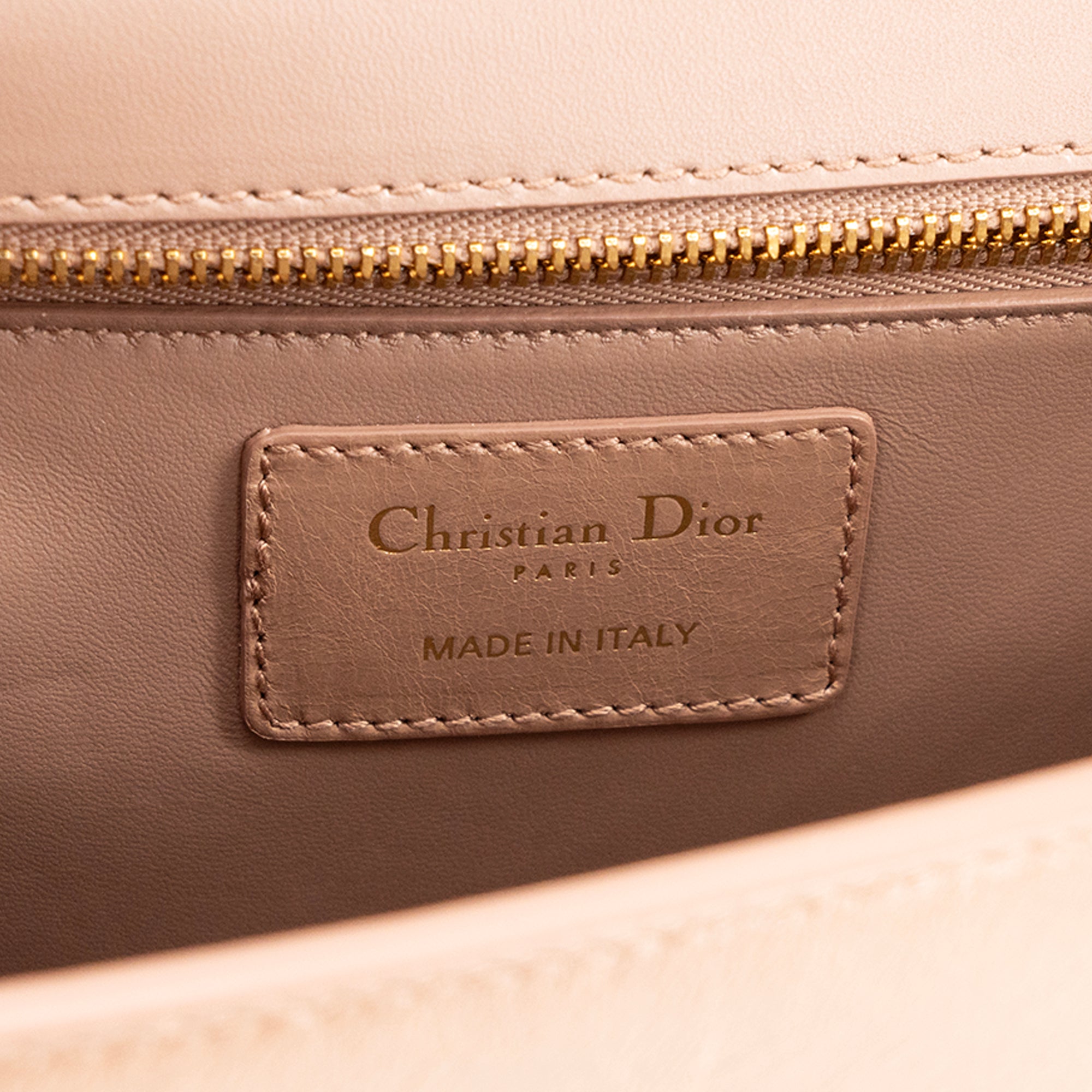 DIOR - Sac à bandoulière 30 Montaigne Dior en cuir lisse rose