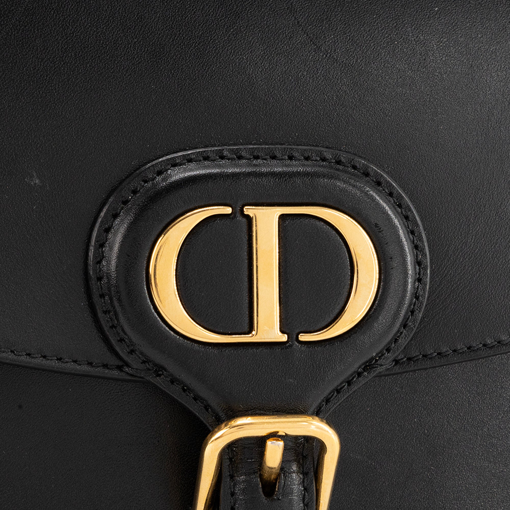 DIOR - Sac à bandoulière Bobby MM Dior en cuir lisse noir