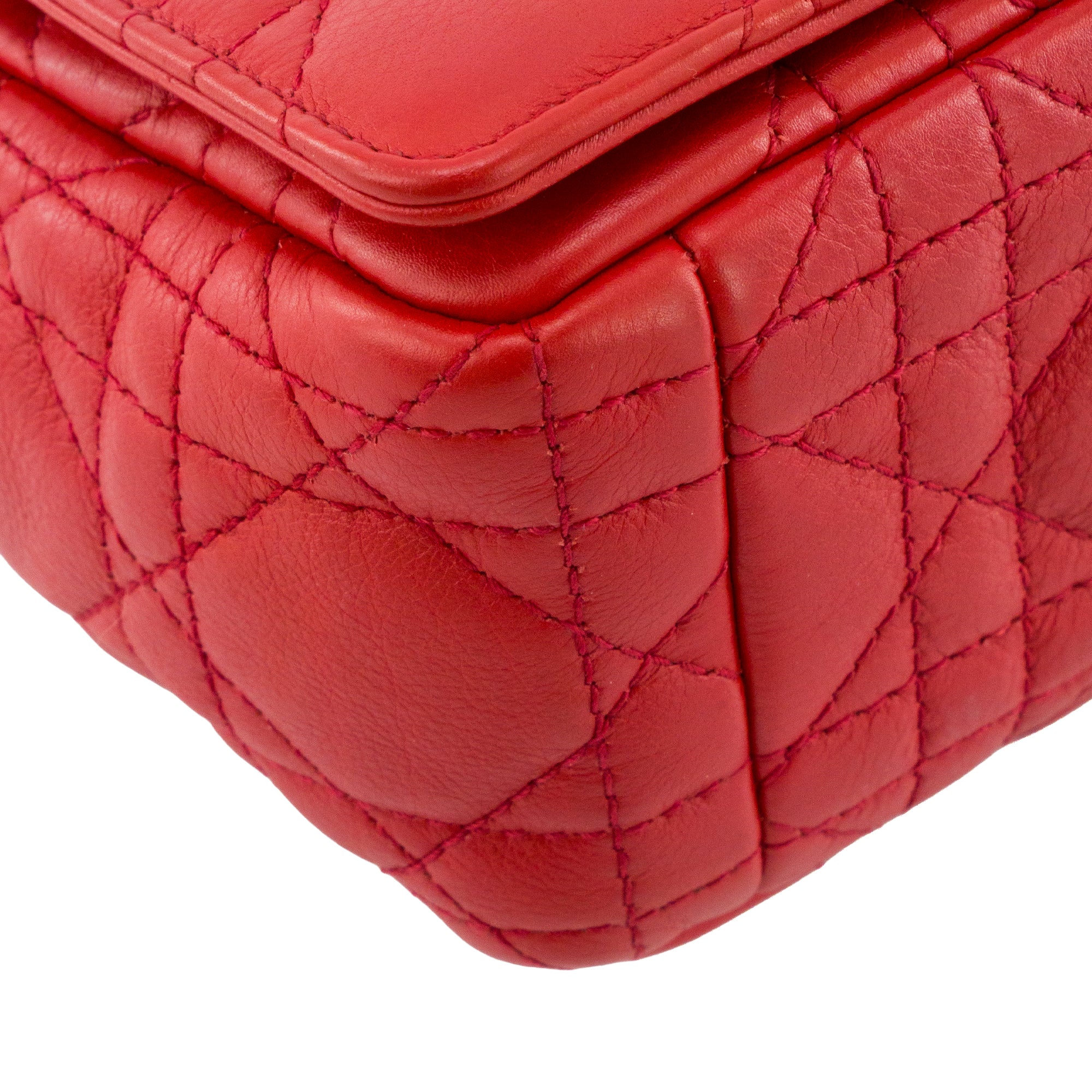 DIOR - Sac à bandoulière Caro Dior en cuir cannage rouge
