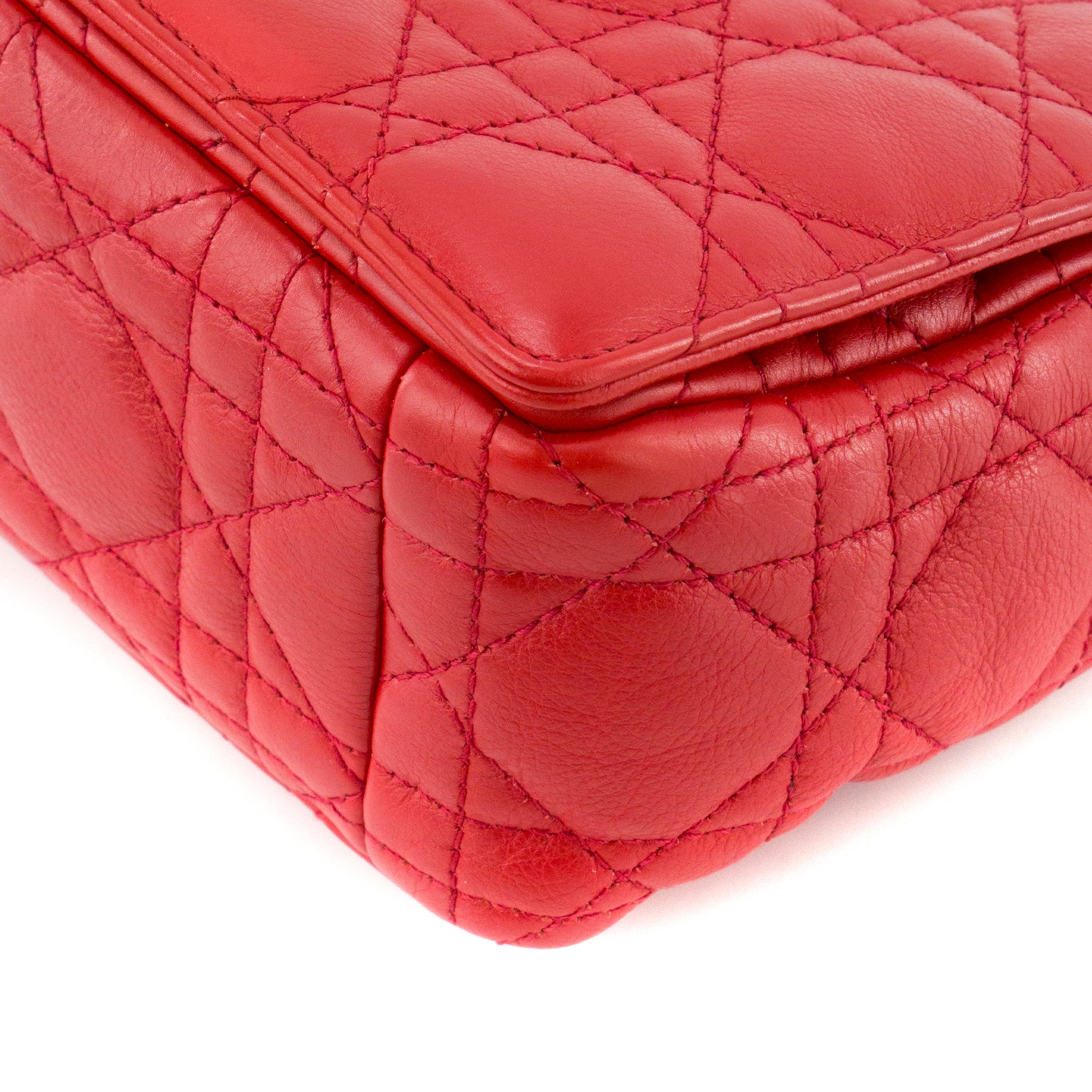 DIOR - Sac à bandoulière Caro Dior en cuir cannage rouge