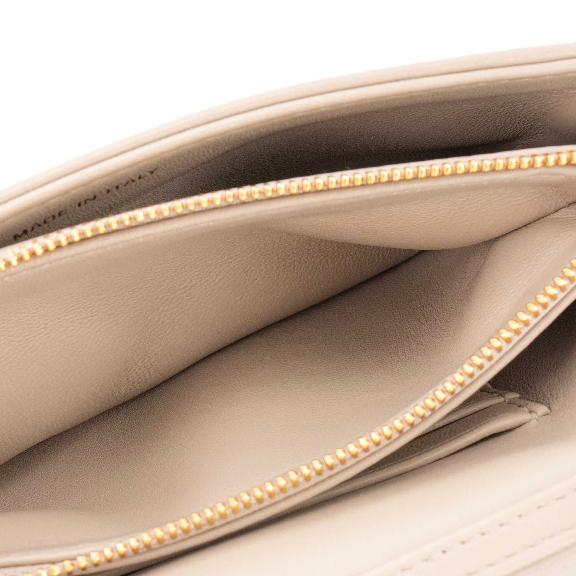 DIOR - Sac à bandoulière Caro Pouch Dior en cuir beige