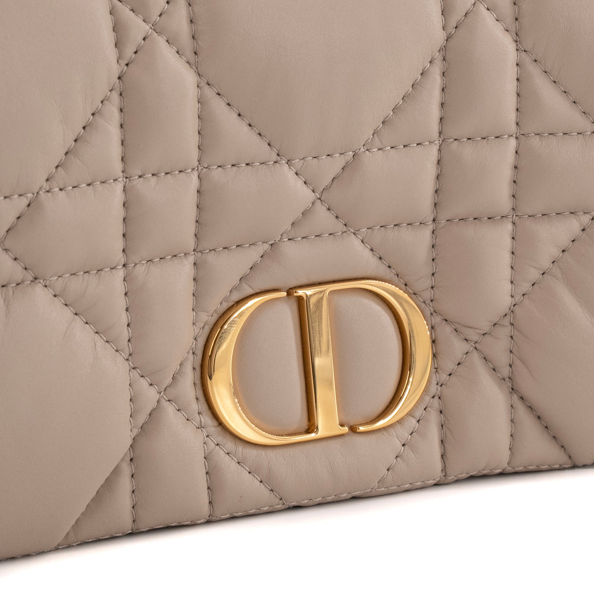 DIOR - Sac à bandoulière Caro Pouch Dior en cuir beige