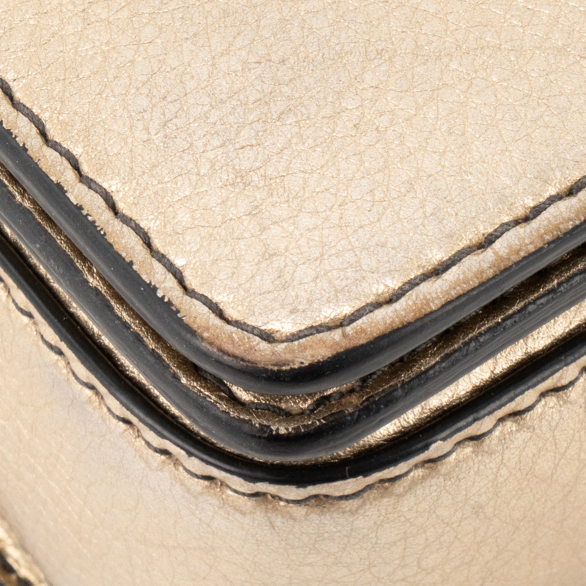 DIOR - Sac à bandoulière J'adior Dior en cuir grainé métallisé doré