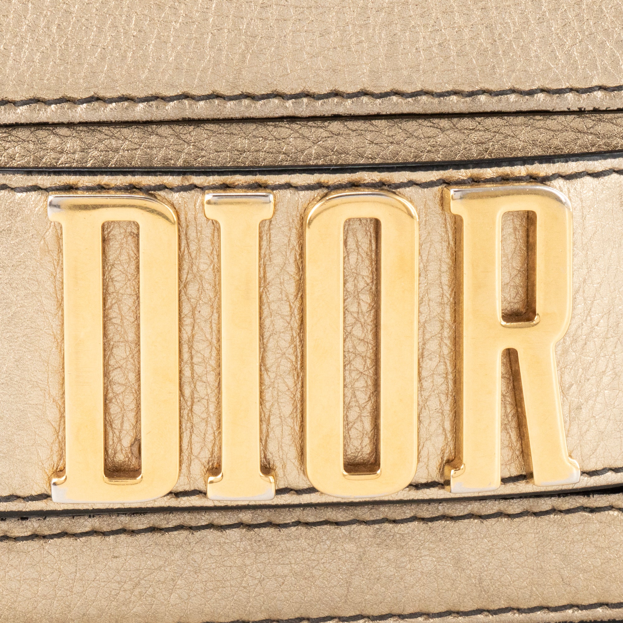 DIOR - Sac à bandoulière J'adior Dior en cuir grainé métallisé doré