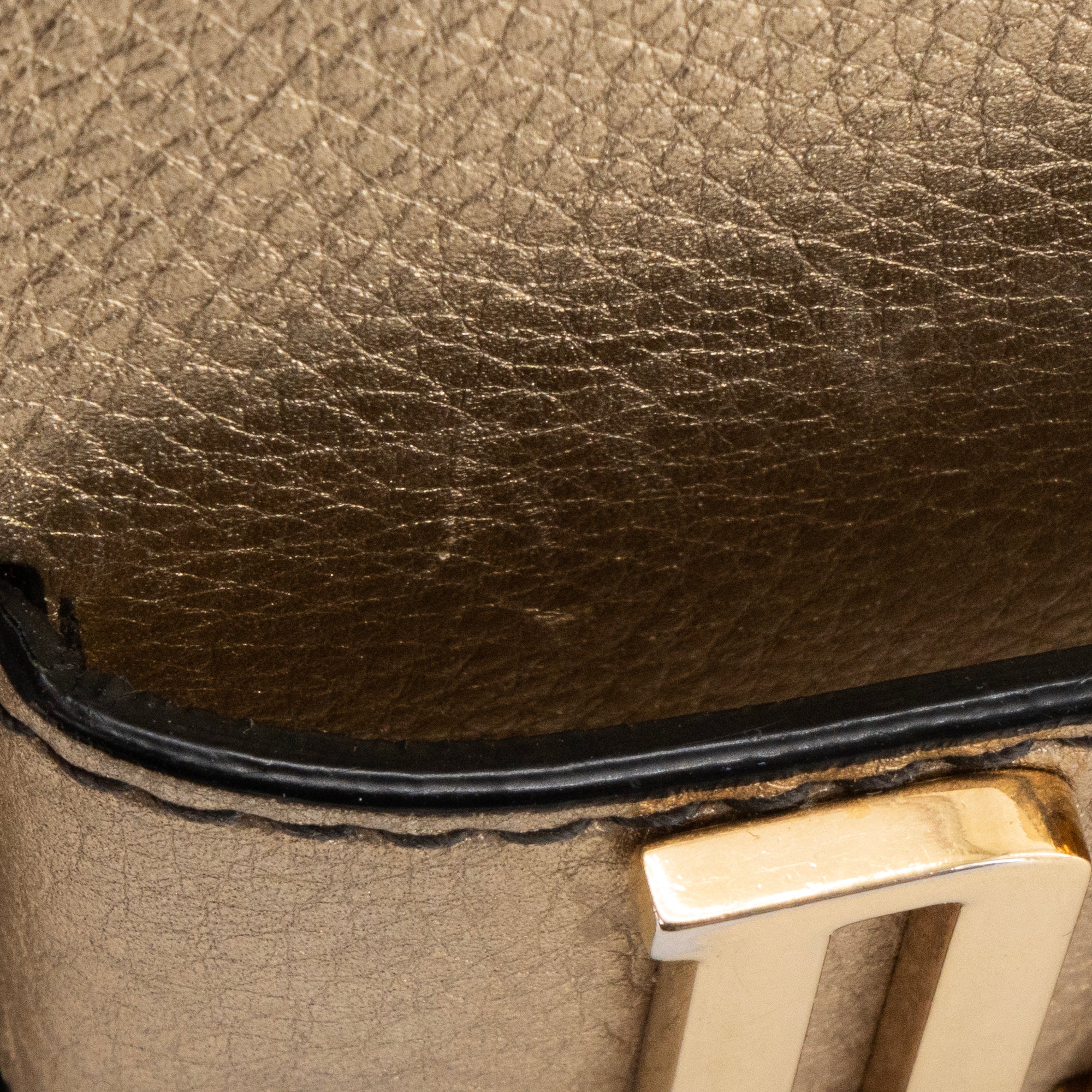DIOR - Sac à bandoulière J'adior Dior en cuir grainé métallisé doré