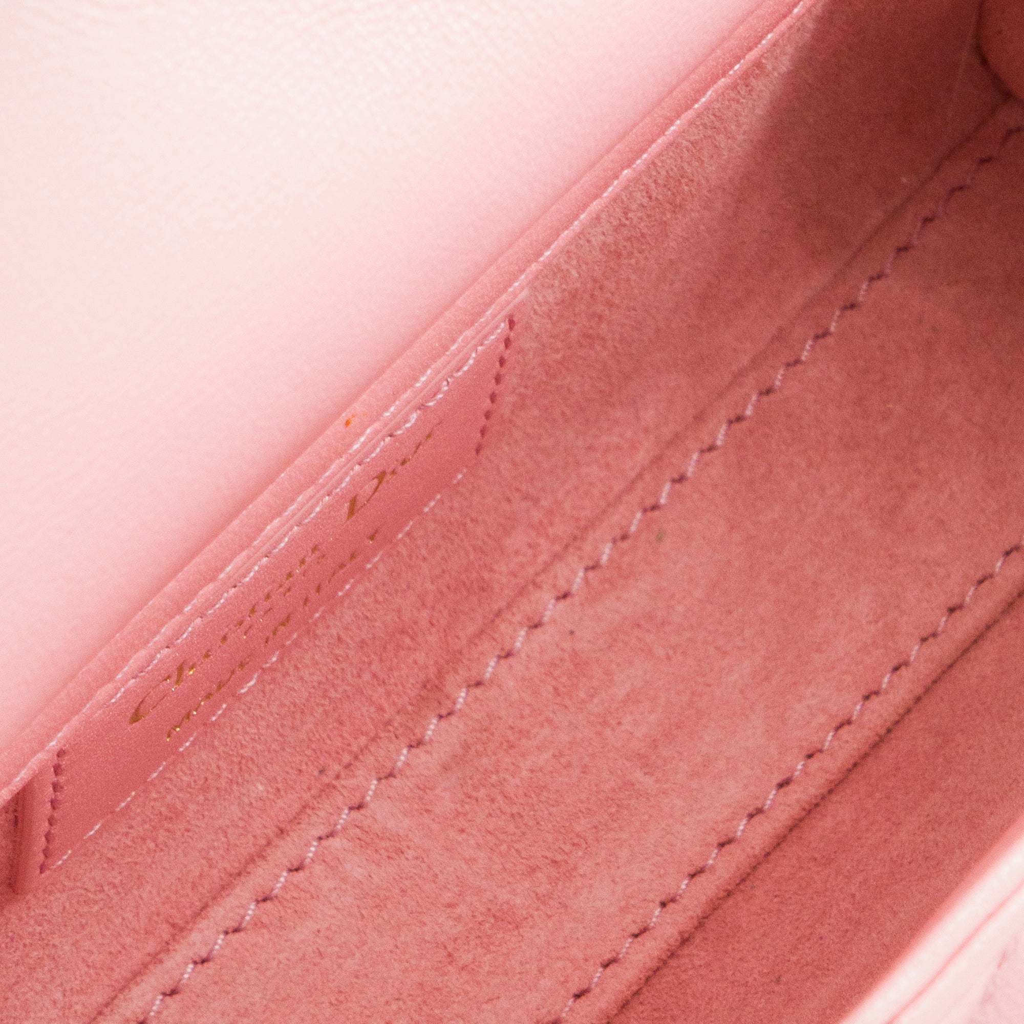 DIOR - Sac à bandoulière Lady D-Joy Dior en cuir irisé rose