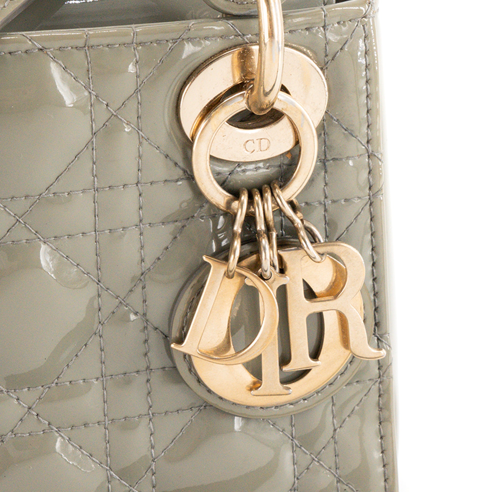 DIOR - Sac à bandoulière Lady Dior mini en cuir cannage verni vert kaki