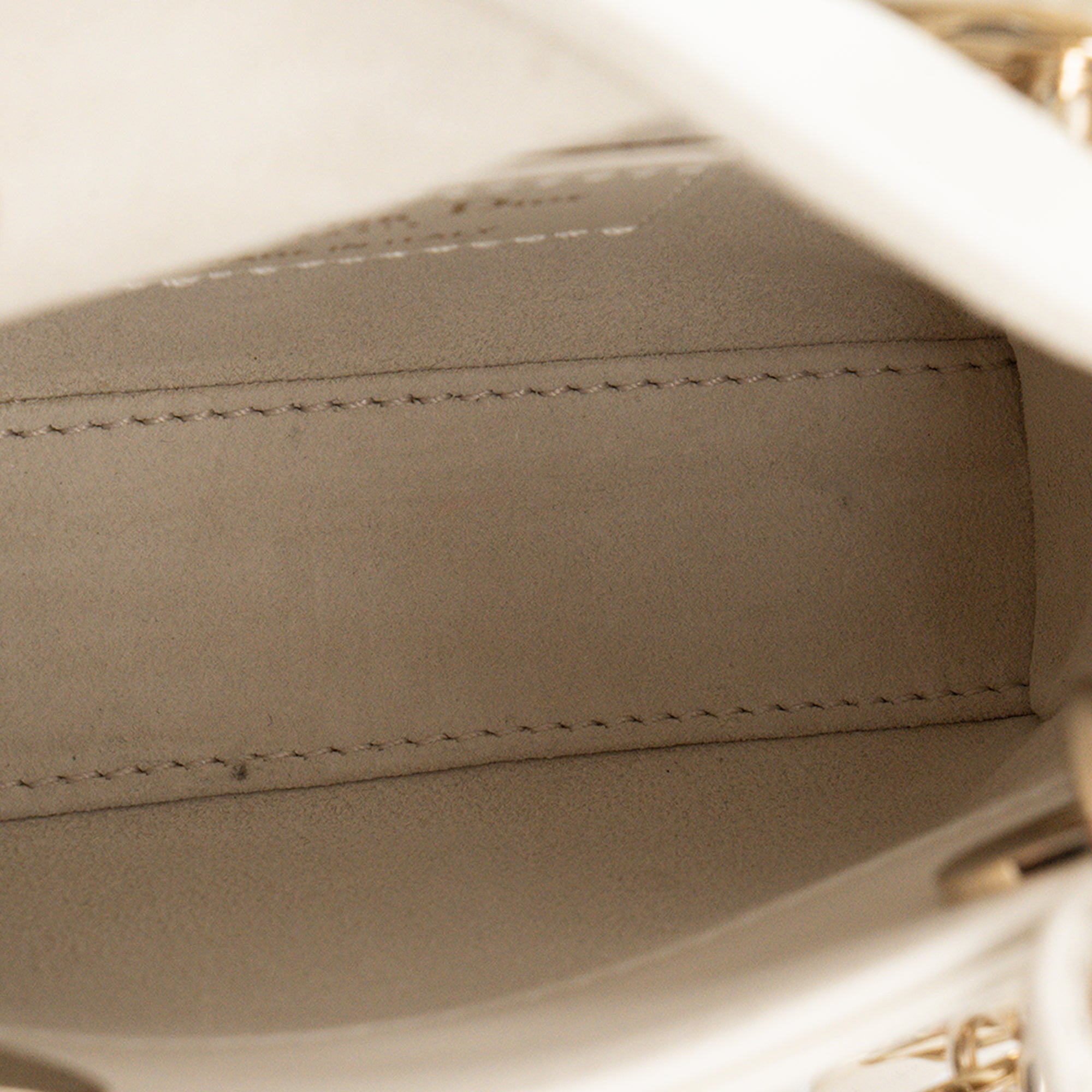 DIOR - Sac à bandoulière Lady Dior Micro Lucky Star en cuir lisse blanc édition limitée