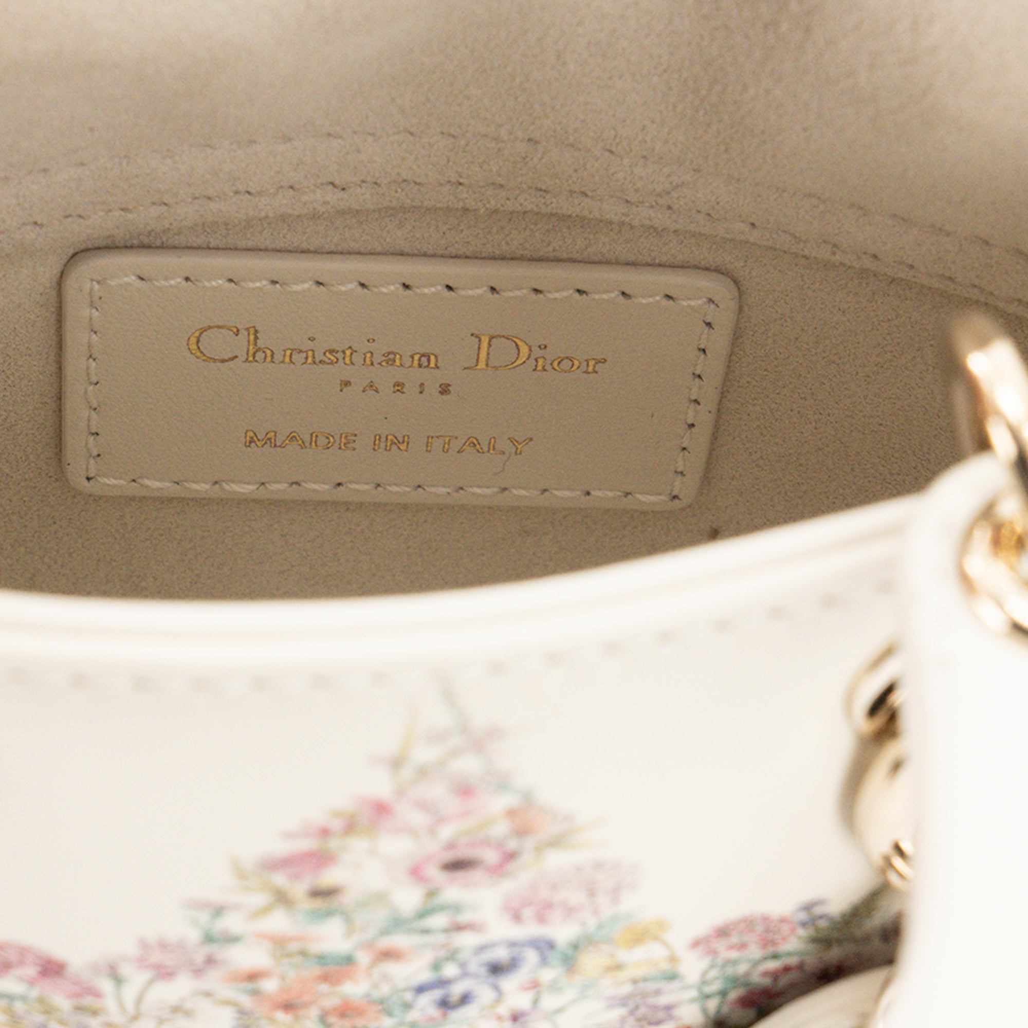 DIOR - Sac à bandoulière Lady Dior Micro Lucky Star en cuir lisse blanc édition limitée