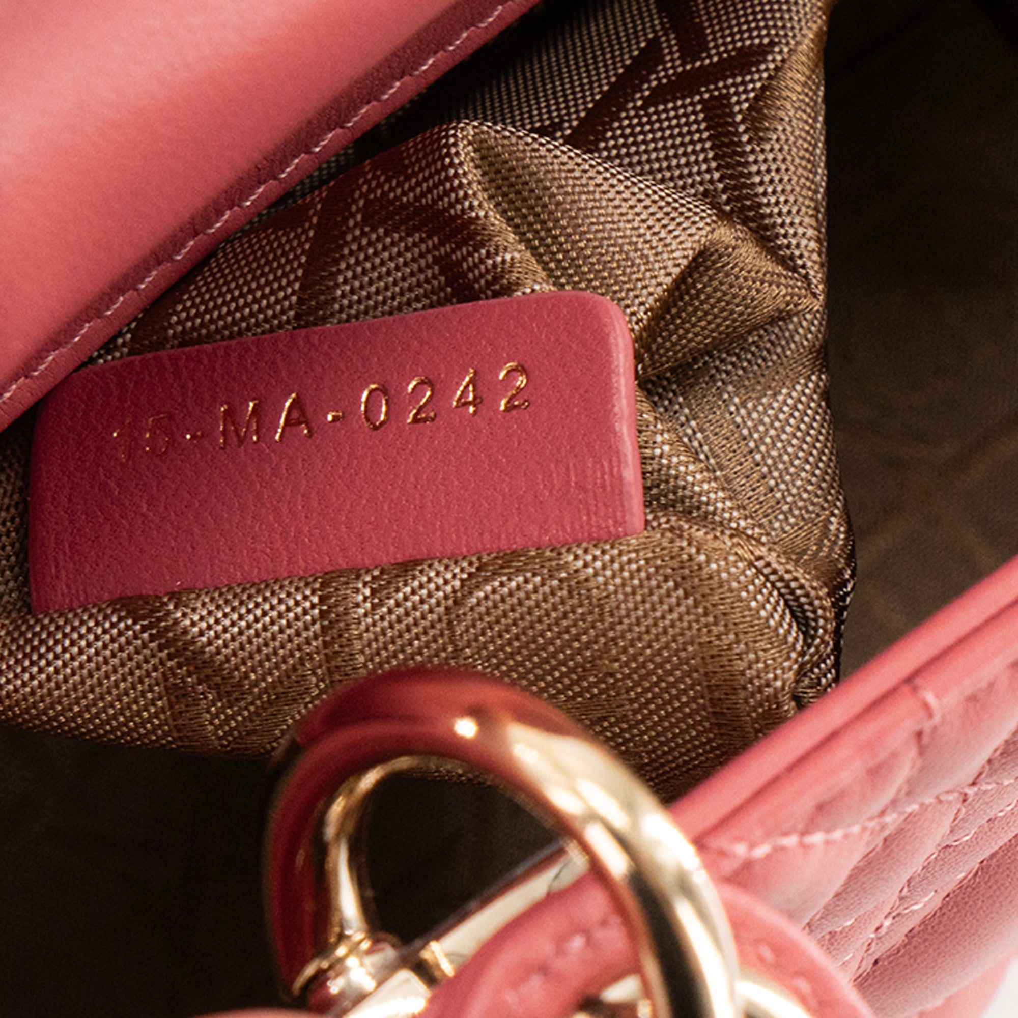 DIOR - Sac à bandoulière Lady Dior mini Dior en cuir cannage rose