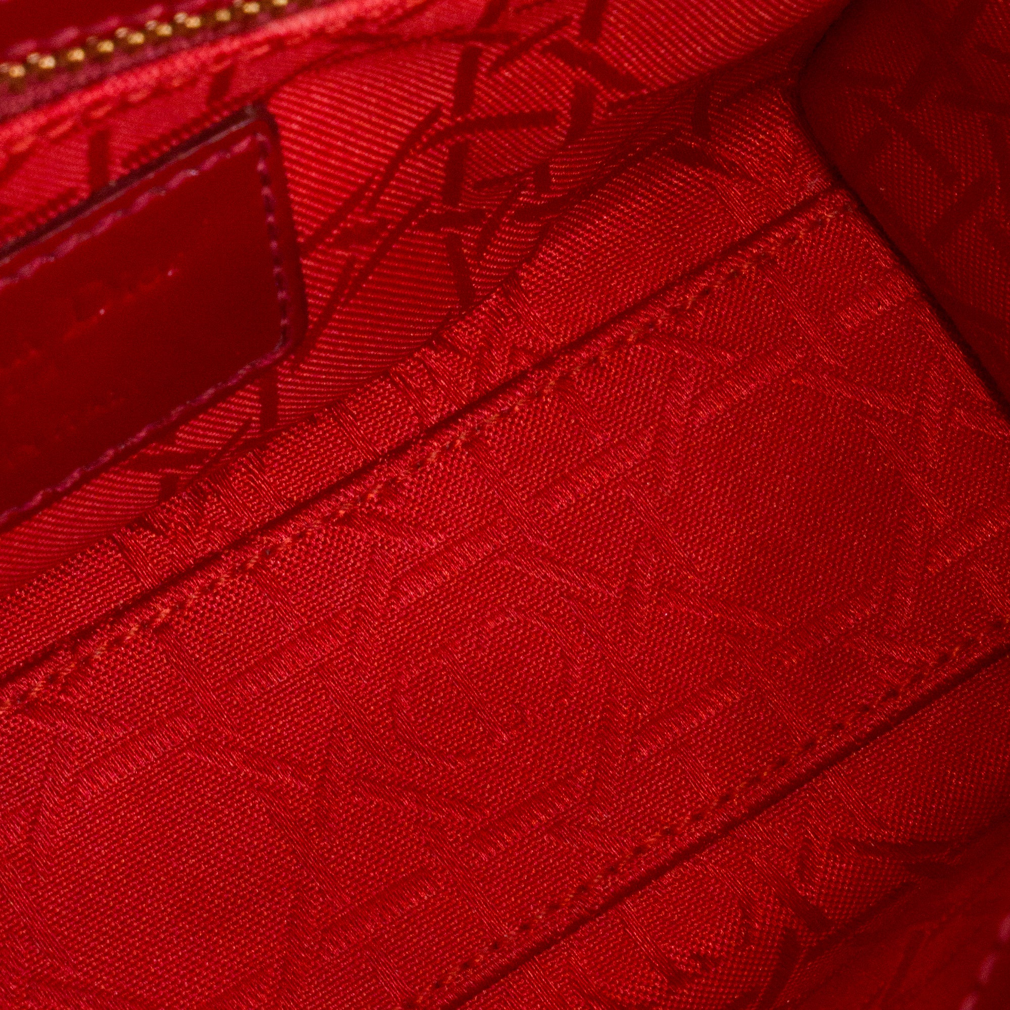 DIOR - Sac à bandoulière Lady Dior mini Dior en cuir verni rouge bordeaux