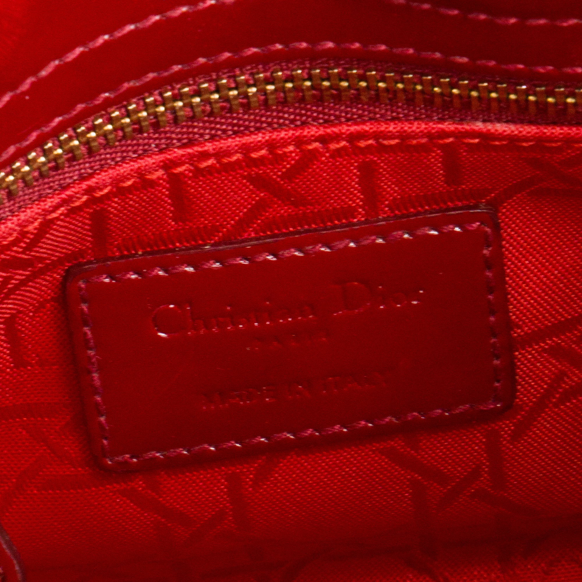 DIOR - Sac à bandoulière Lady Dior mini Dior en cuir verni rouge bordeaux