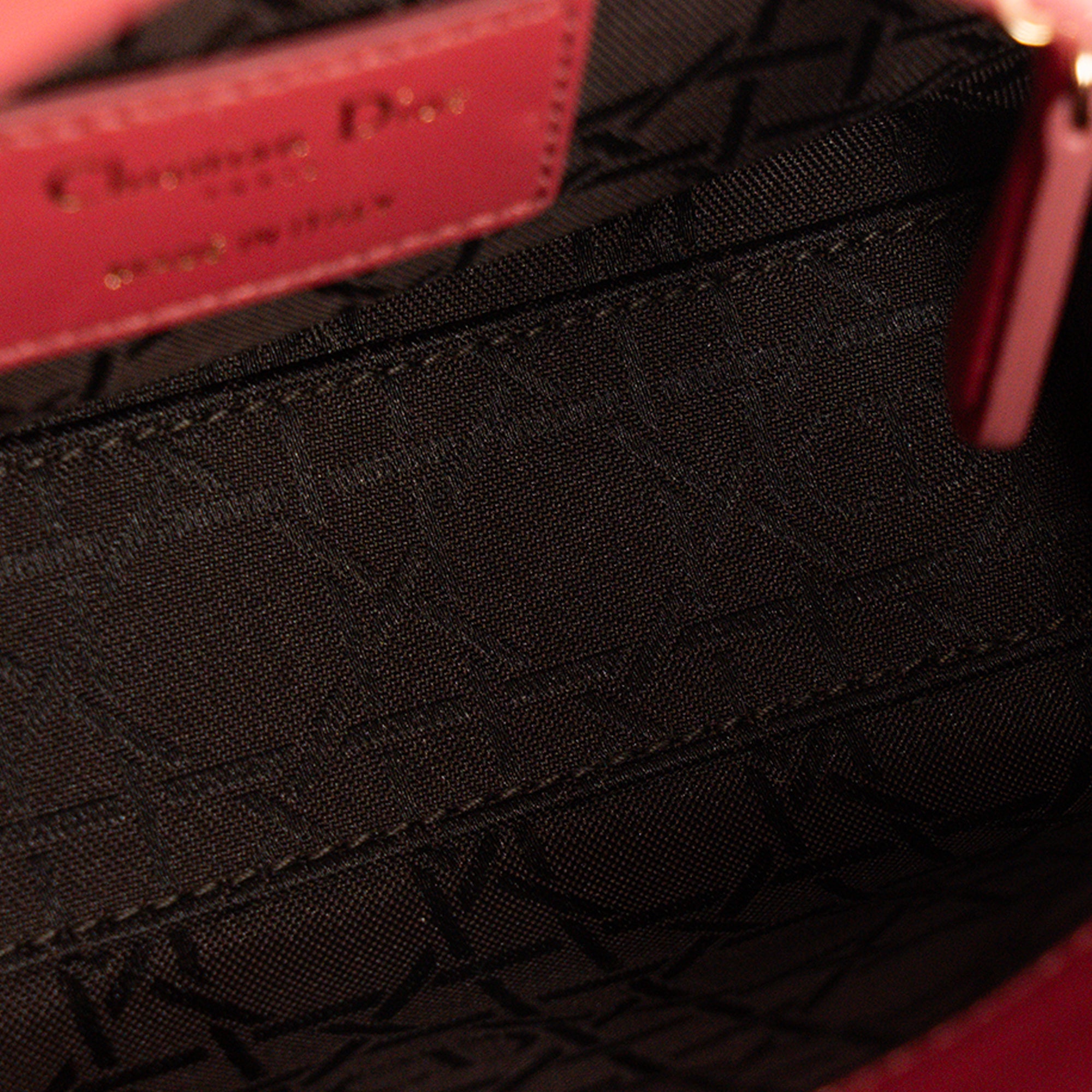 DIOR - Sac à bandoulière Lady Dior mini en cuir cannage rouge