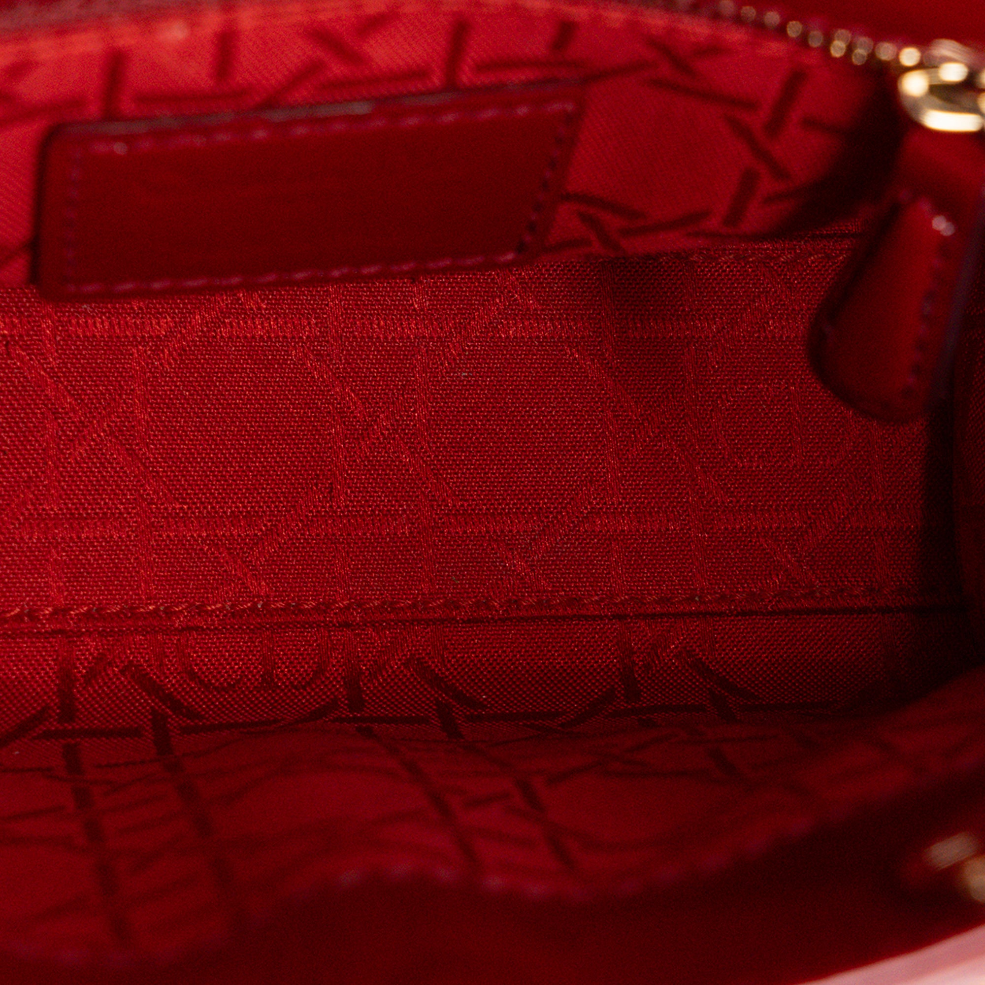 DIOR - Sac à bandoulière Lady Dior Mini en cuir cannage verni bordeaux