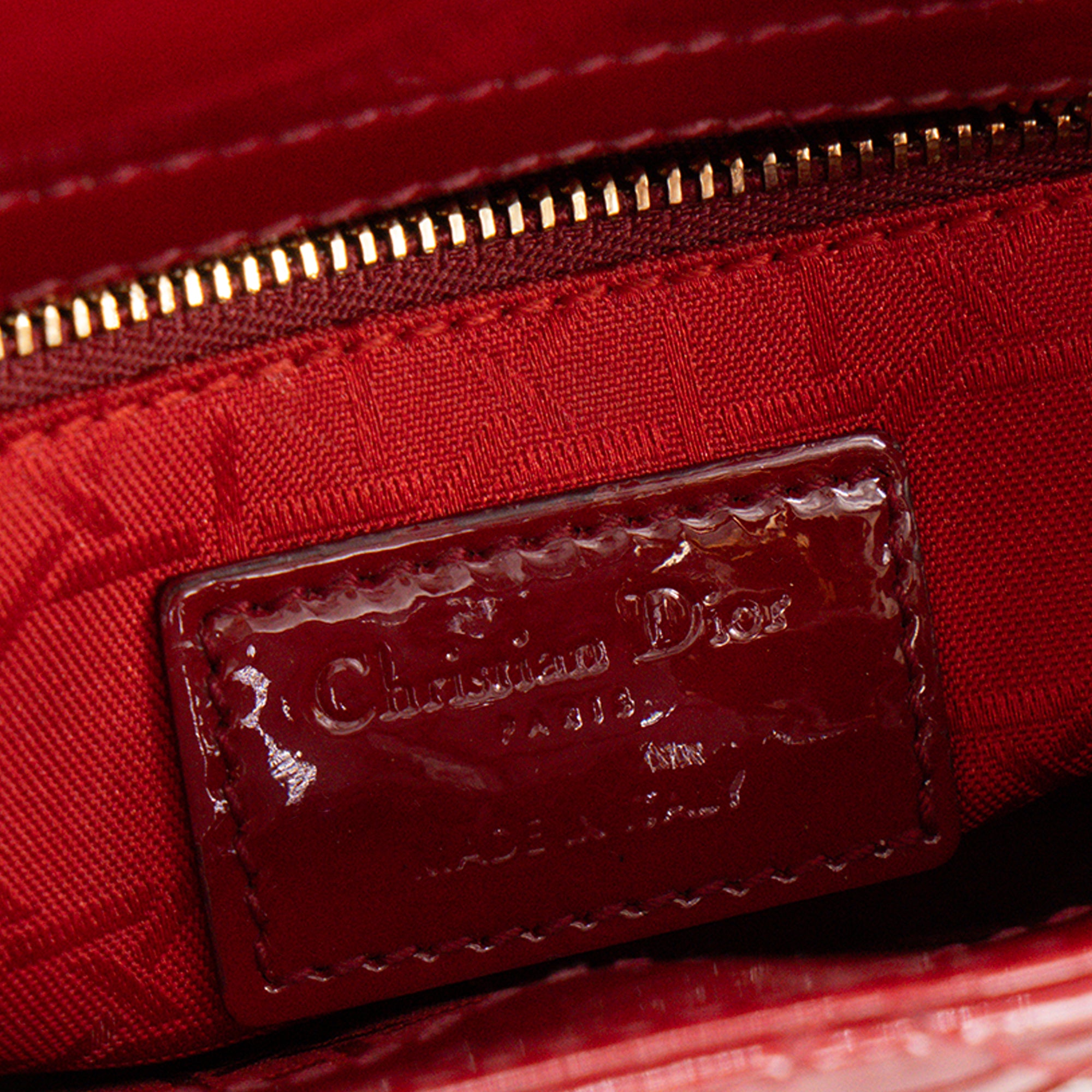 DIOR - Sac à bandoulière Lady Dior Mini en cuir cannage verni bordeaux