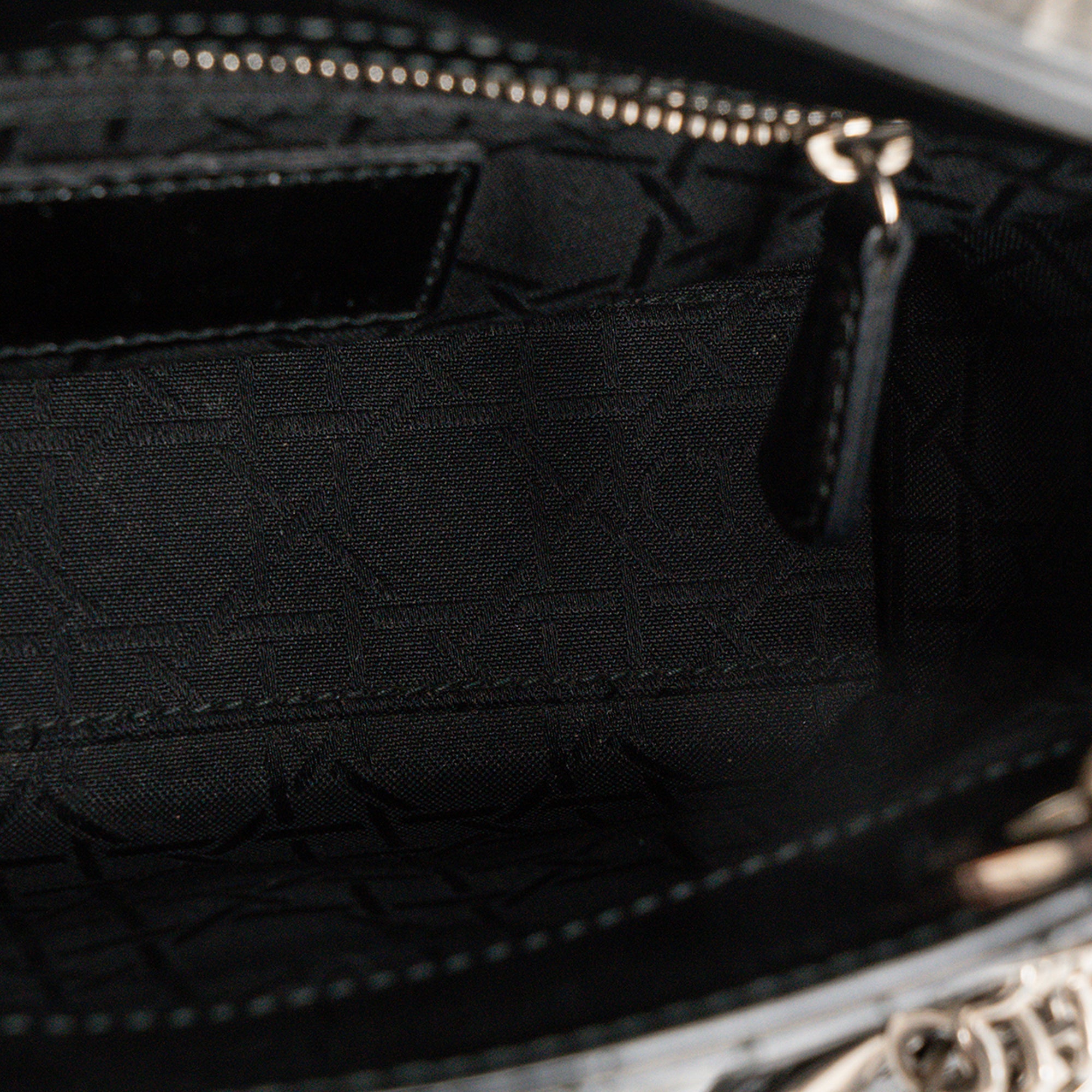 DIOR - Sac à bandoulière Lady Dior Mini en cuir cannage verni noir