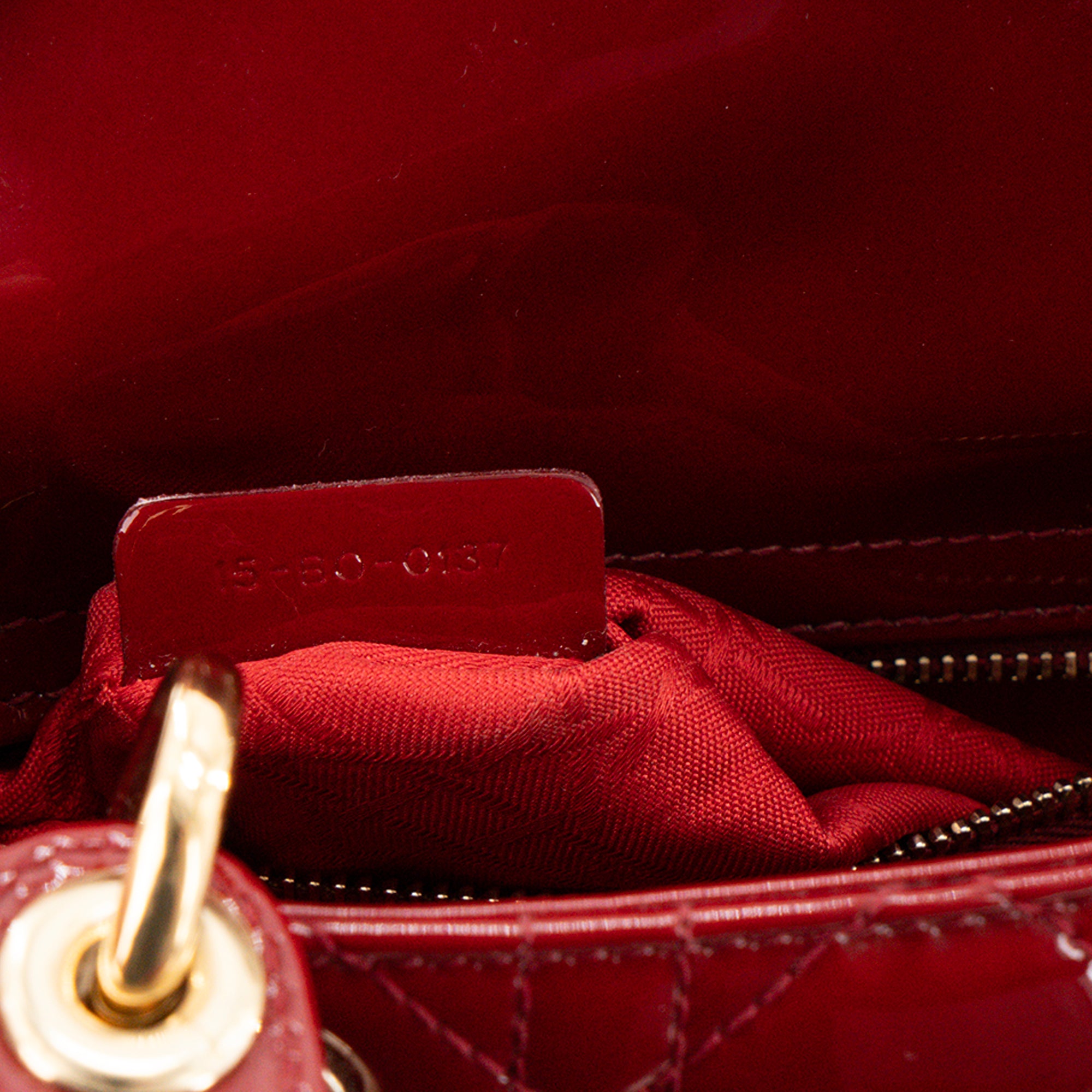 DIOR - Sac à bandoulière Lady Dior mini en cuir cannage verni rouge
