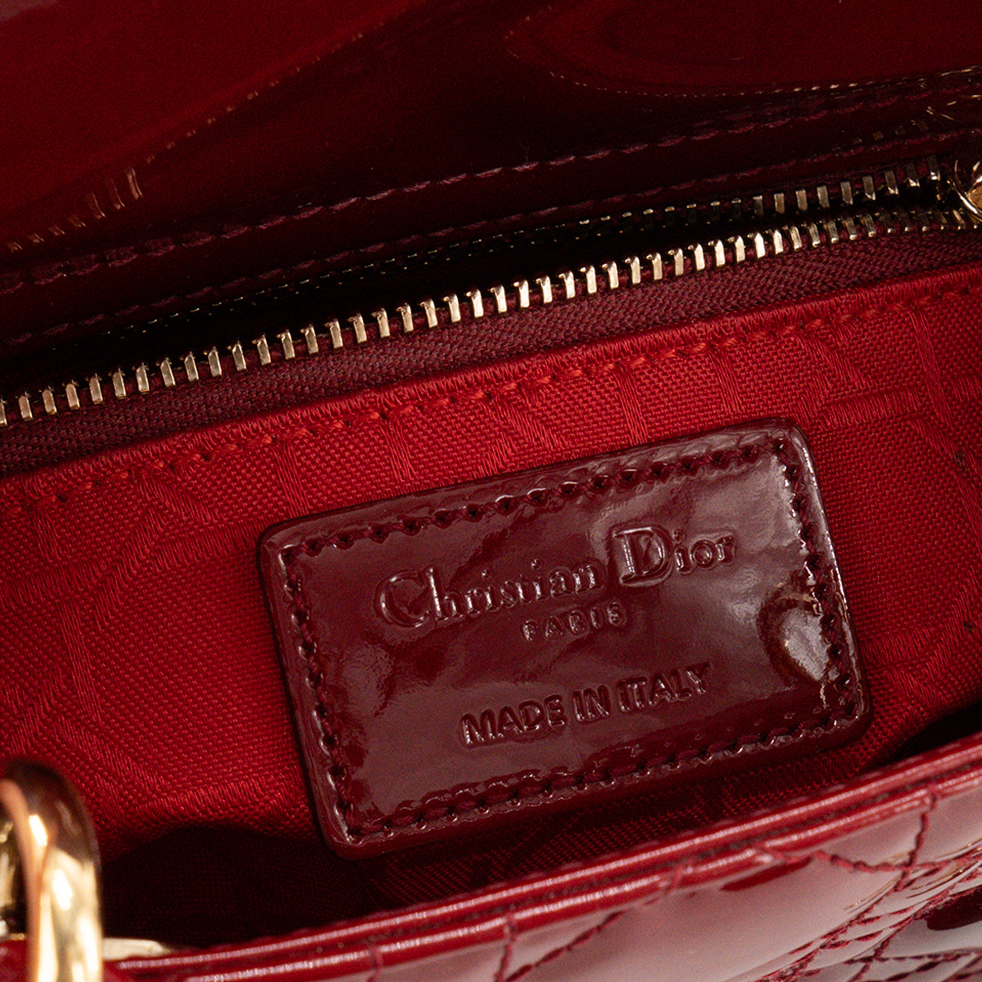 DIOR - Sac à bandoulière Lady Dior mini en cuir cannage verni rouge
