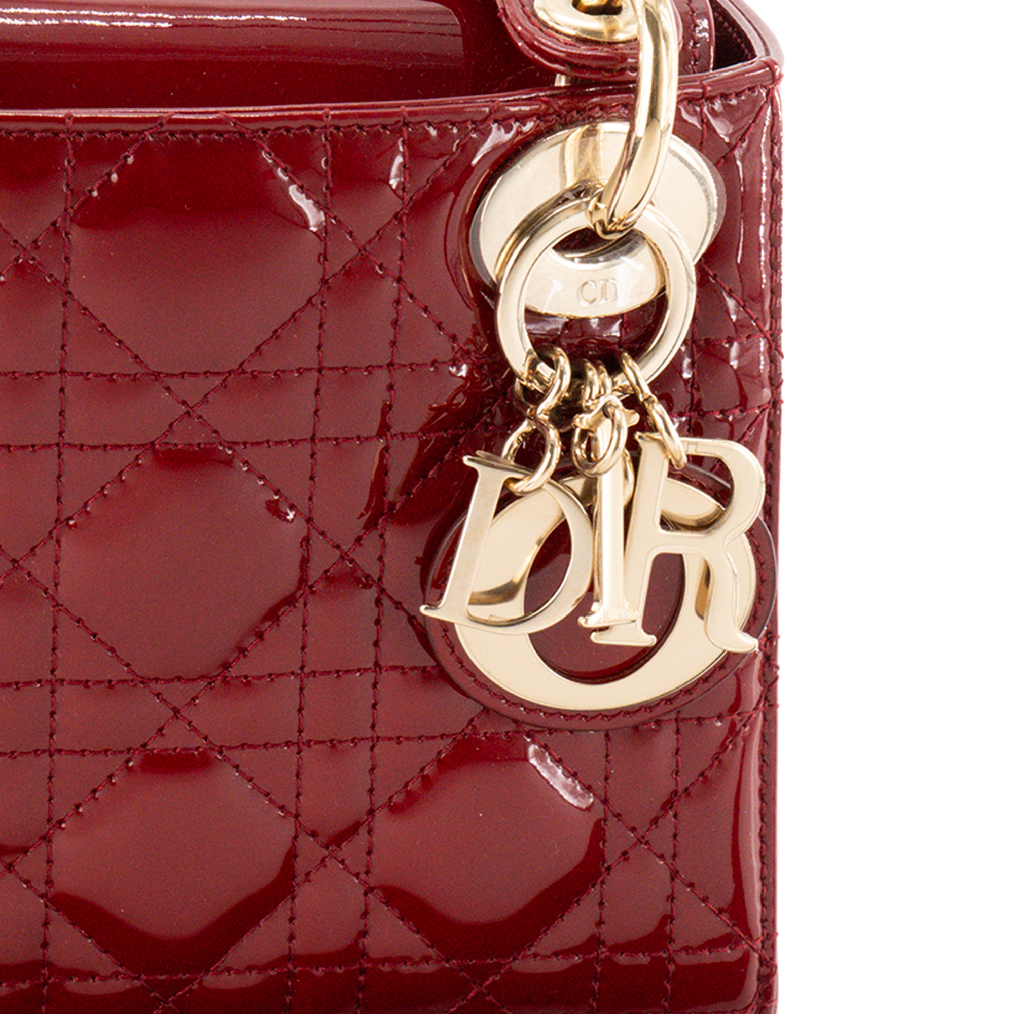 DIOR - Sac à bandoulière Lady Dior mini en cuir cannage verni rouge
