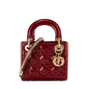 DIOR - Sac à bandoulière Lady Dior mini en cuir cannage verni rouge bordeaux