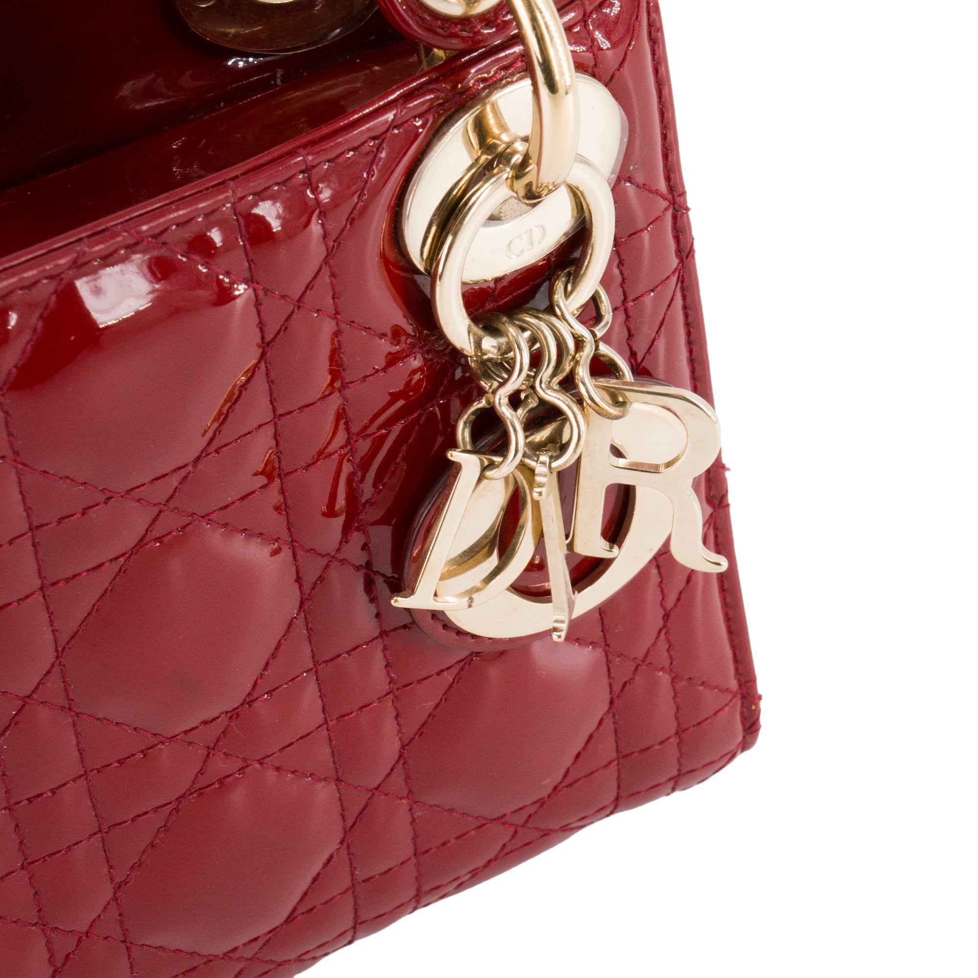 DIOR - Sac à bandoulière Lady Dior mini en cuir cannage verni rouge