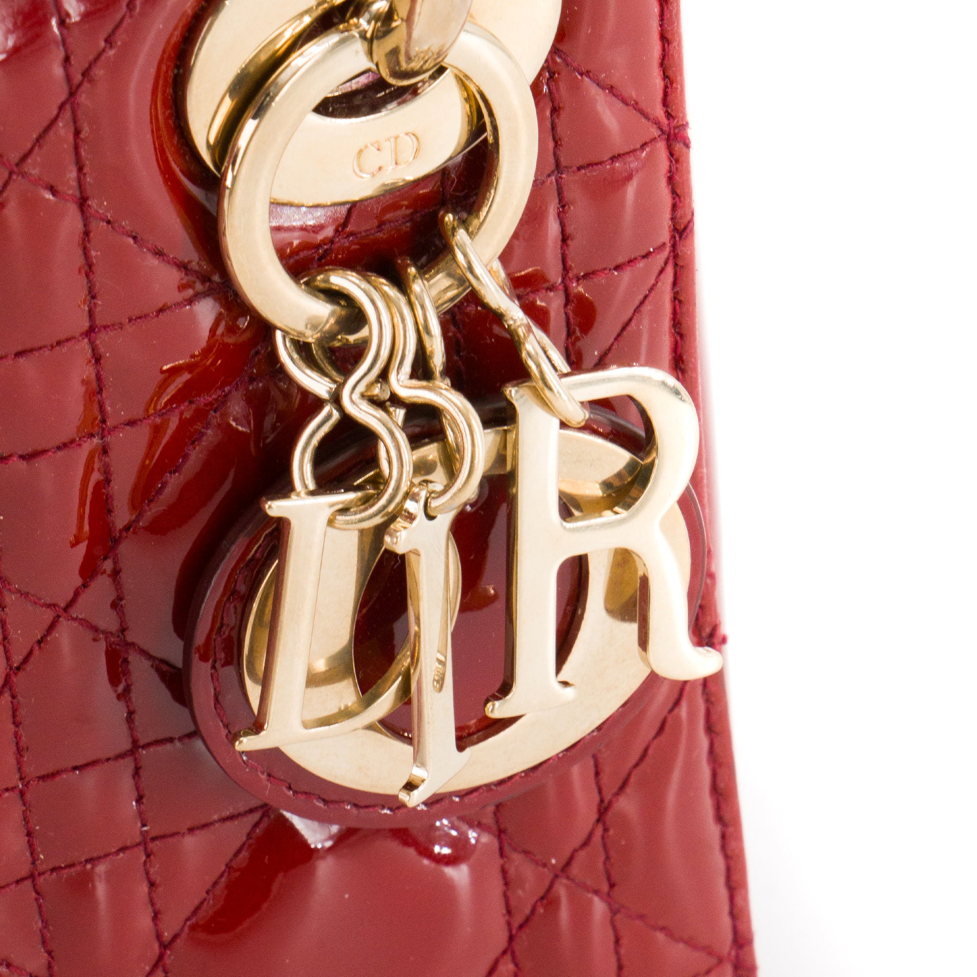 DIOR - Sac à bandoulière Lady Dior mini en cuir verni bordeaux