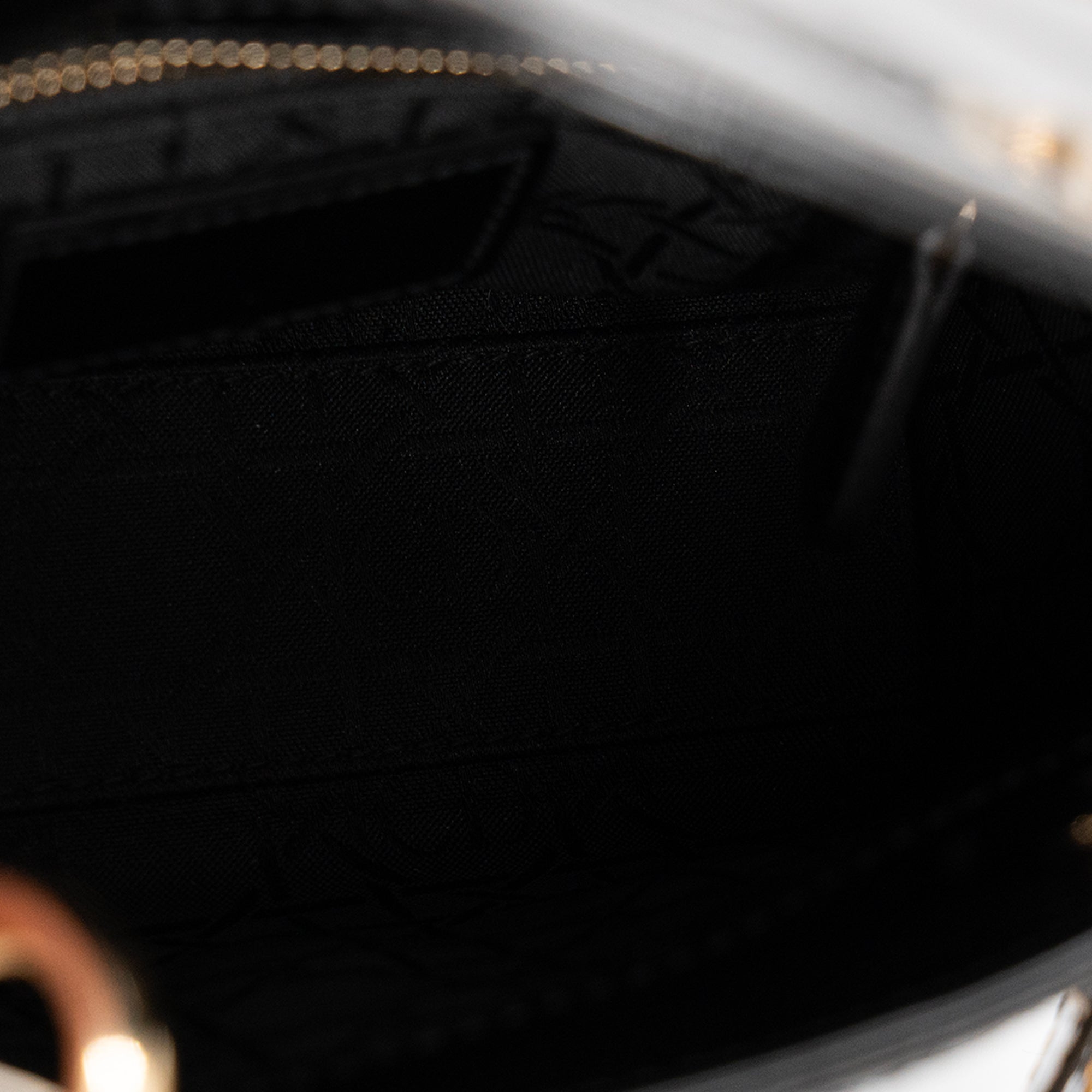 DIOR - Sac à bandoulière Lady Dior mini en cuir verni noir