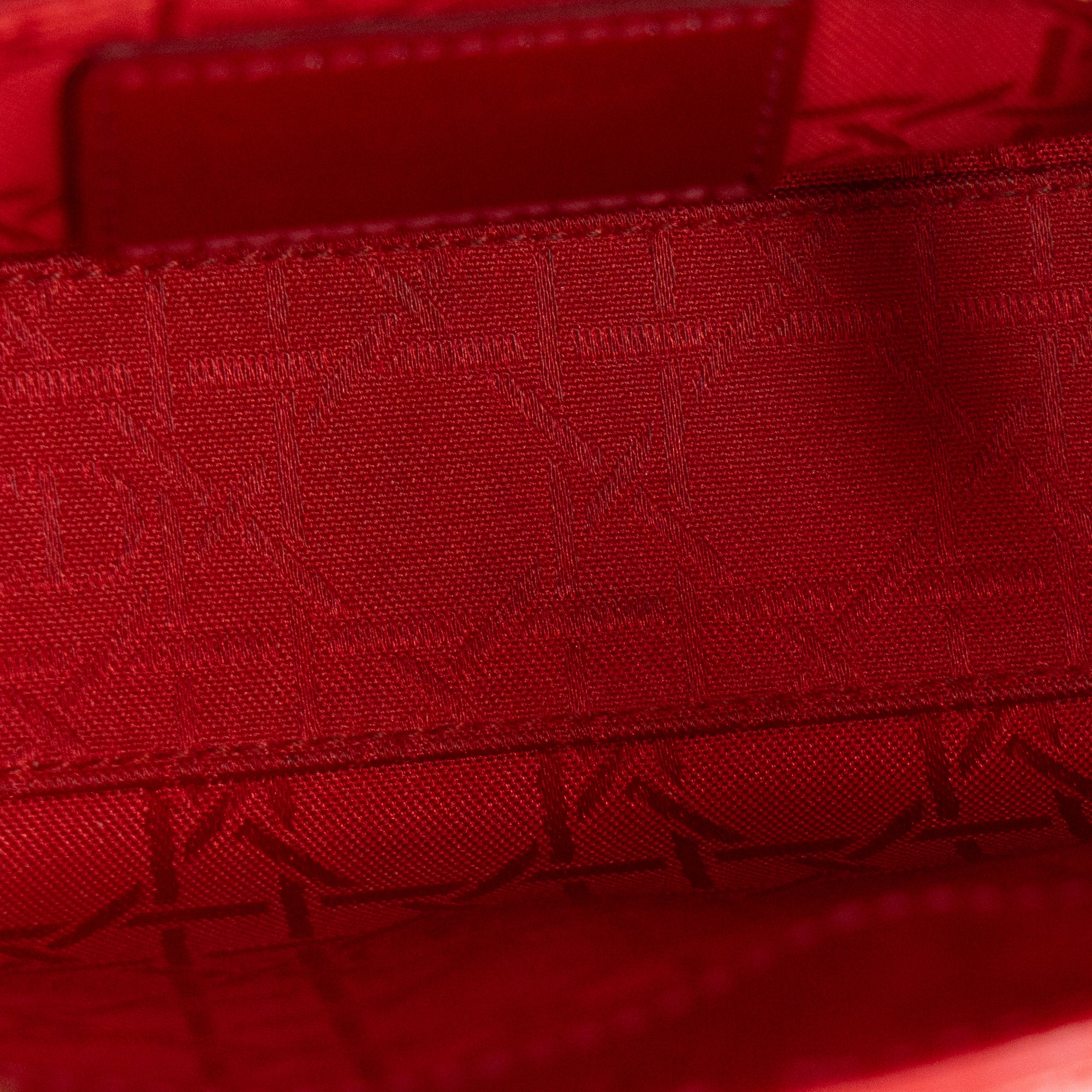 DIOR - Sac à bandoulière Lady Dior Mini en cuir cannage verni rouge