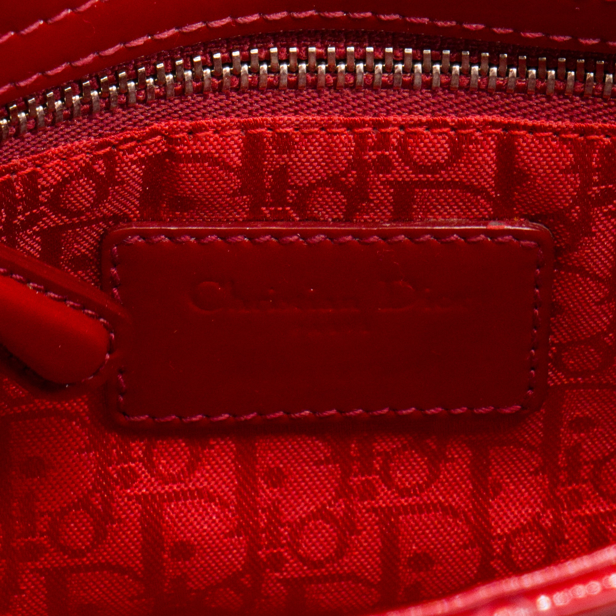DIOR - Sac à bandoulière Lady Dior mini en cuir verni rouge