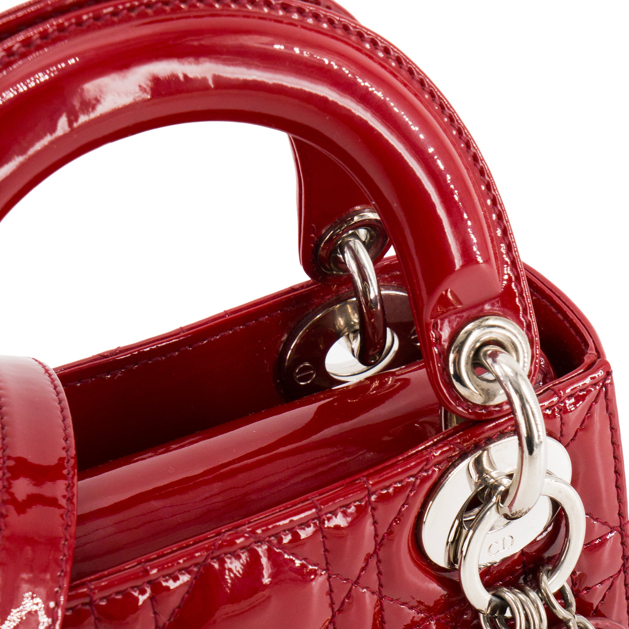 DIOR - Sac à bandoulière Lady Dior mini en cuir verni rouge
