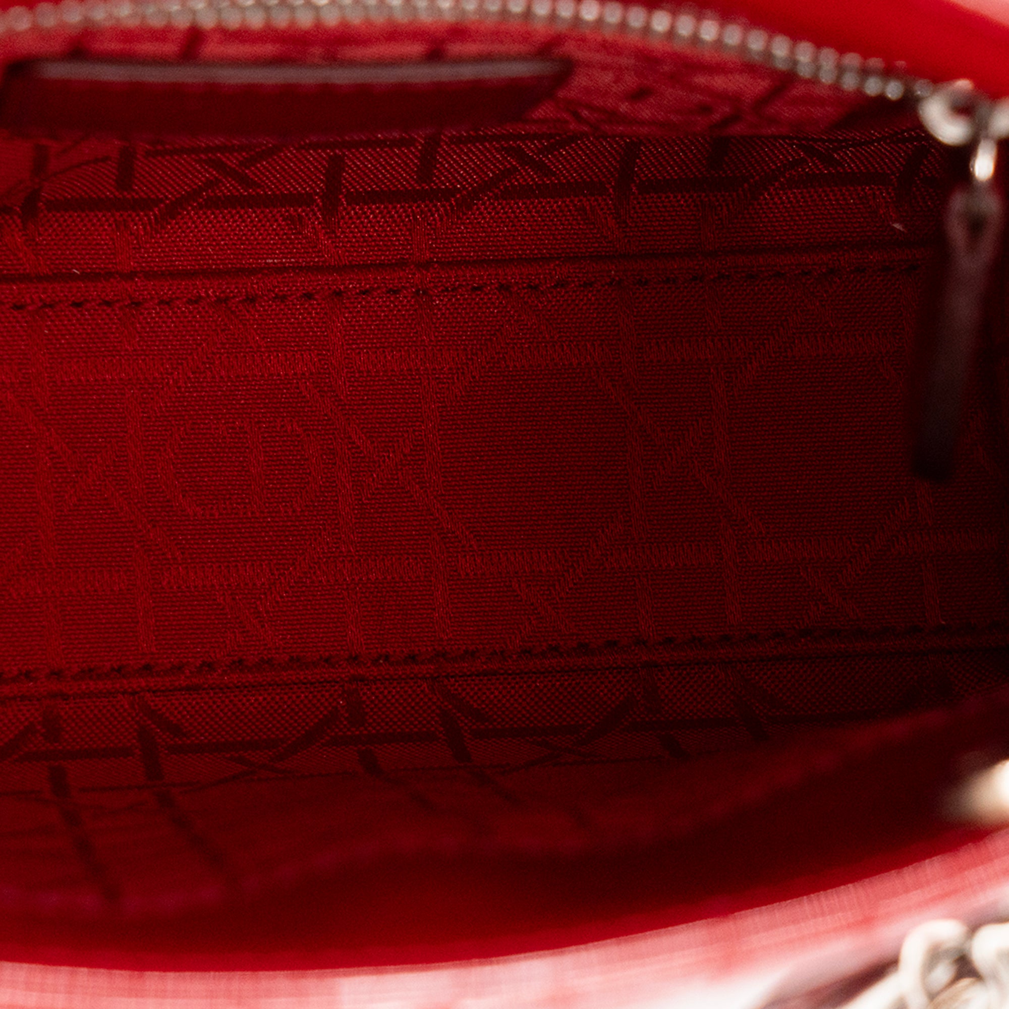 DIOR - Sac à bandoulière Lady Dior mini en cuir verni rouge