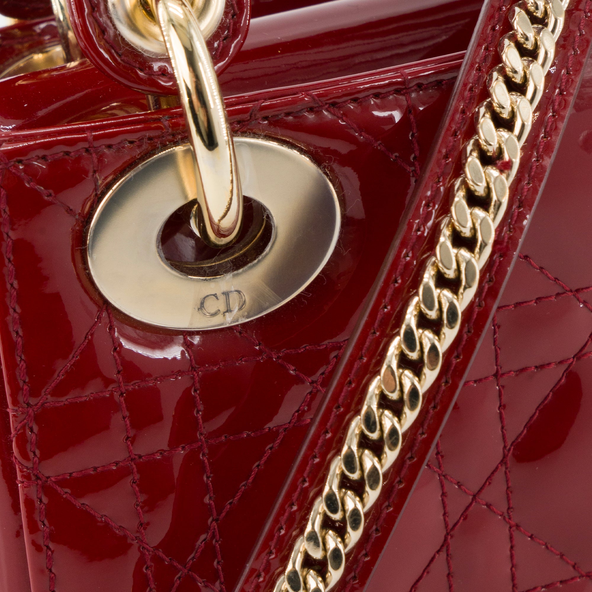 DIOR - Sac à bandoulière Lady Dior small Dior en cuir verni bordeaux