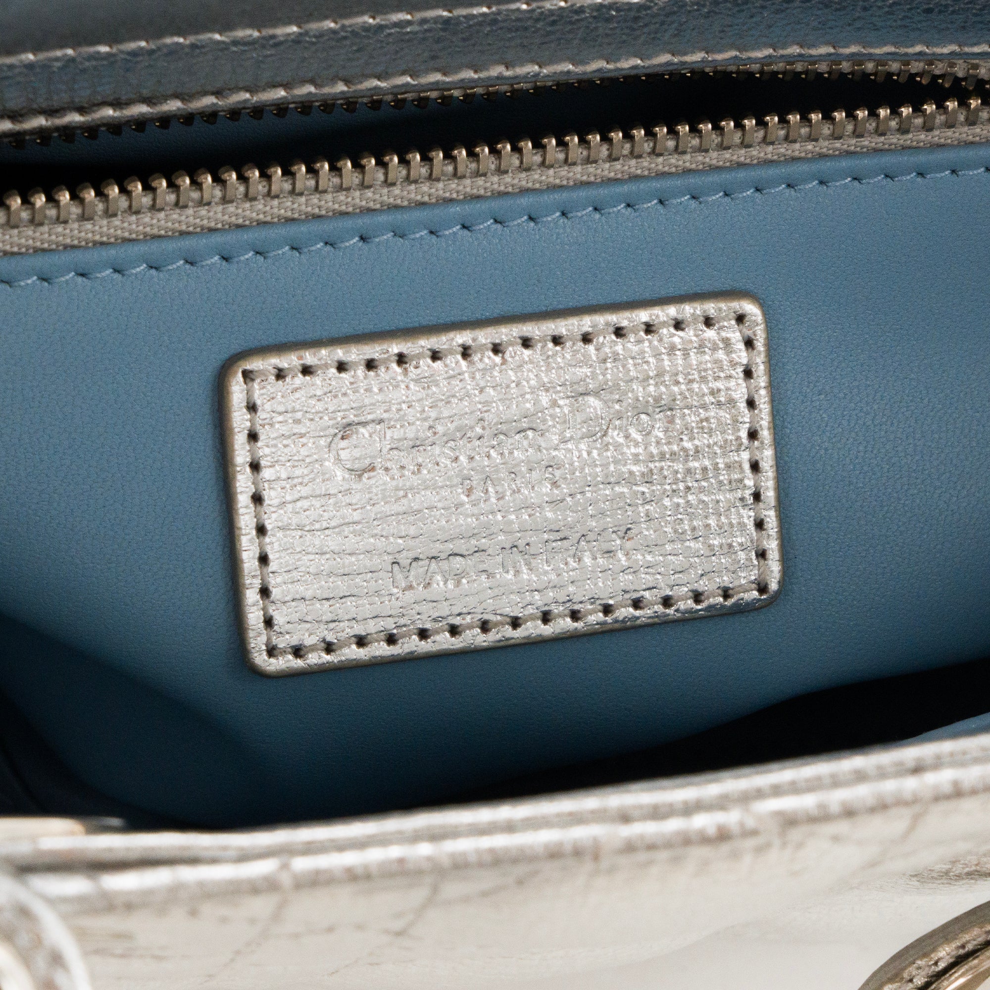 DIOR - Sac à bandoulière Lady Dior Small en cuir grainé métallisé édition limitée