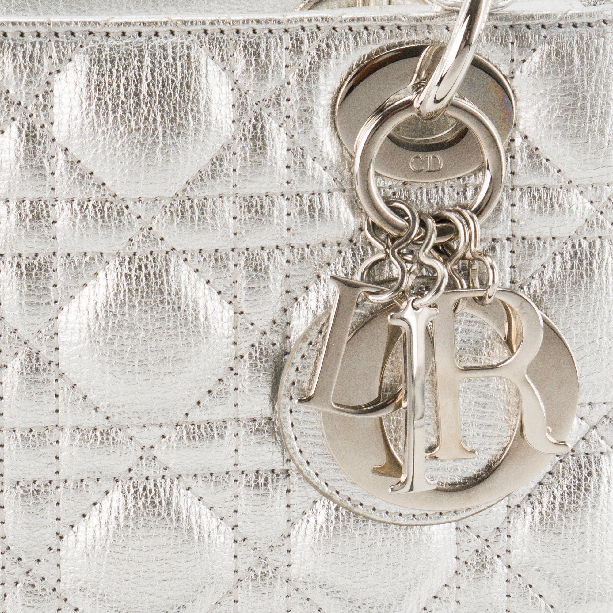 DIOR - Sac à bandoulière Lady Dior Small en cuir grainé métallisé édition limitée