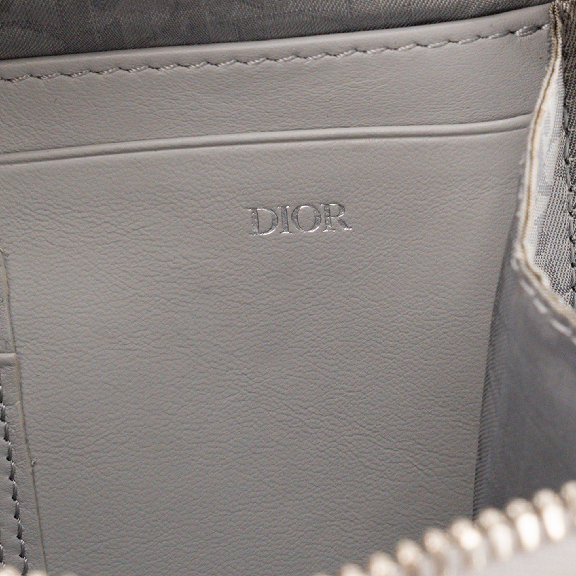 DIOR - Limited Edition Dior Jordan Wings x Dior Messenger Shoulder Bag in Grey Grained Leather