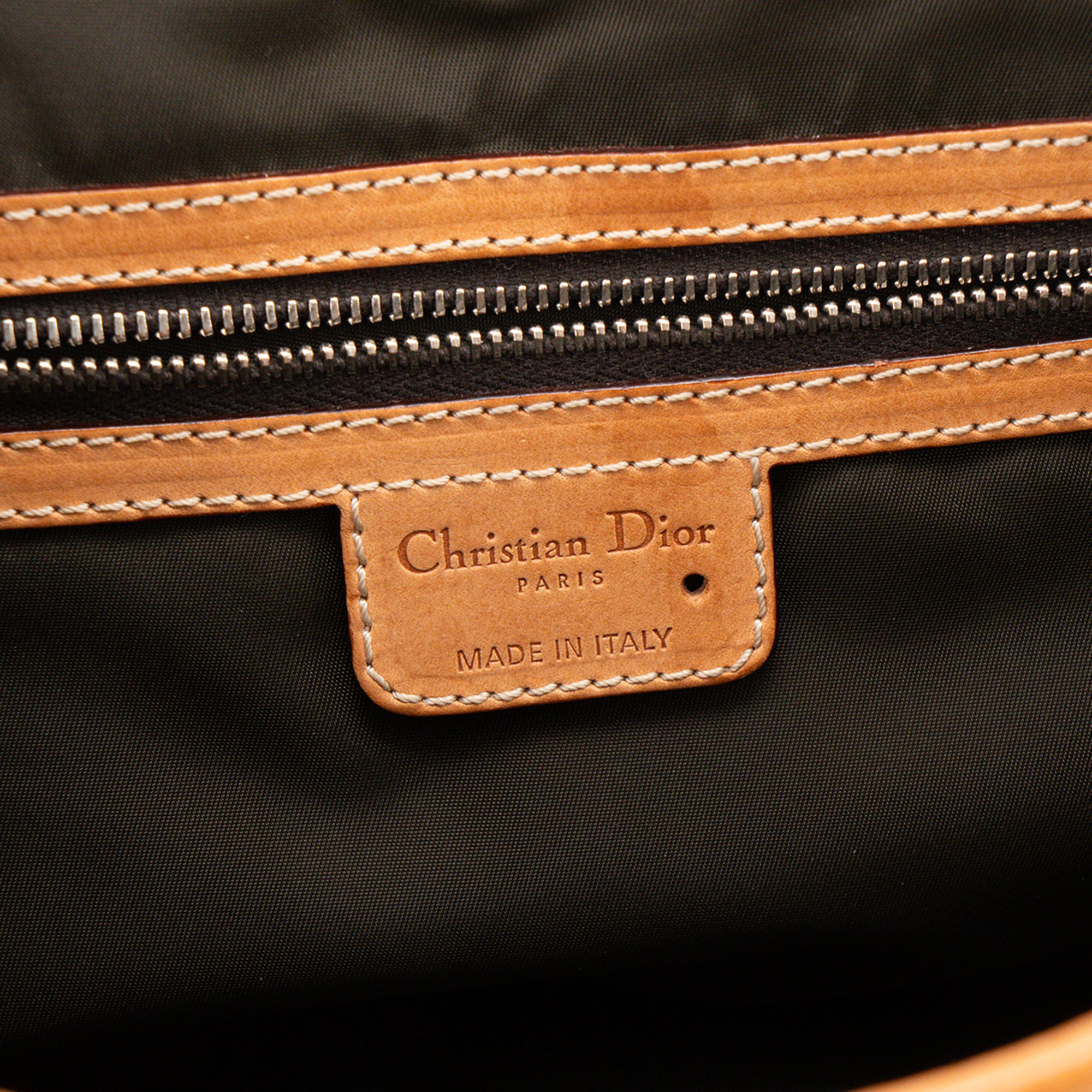 DIOR - Sac à épaule Romantique Dior en toile enduite marron et charms vintage