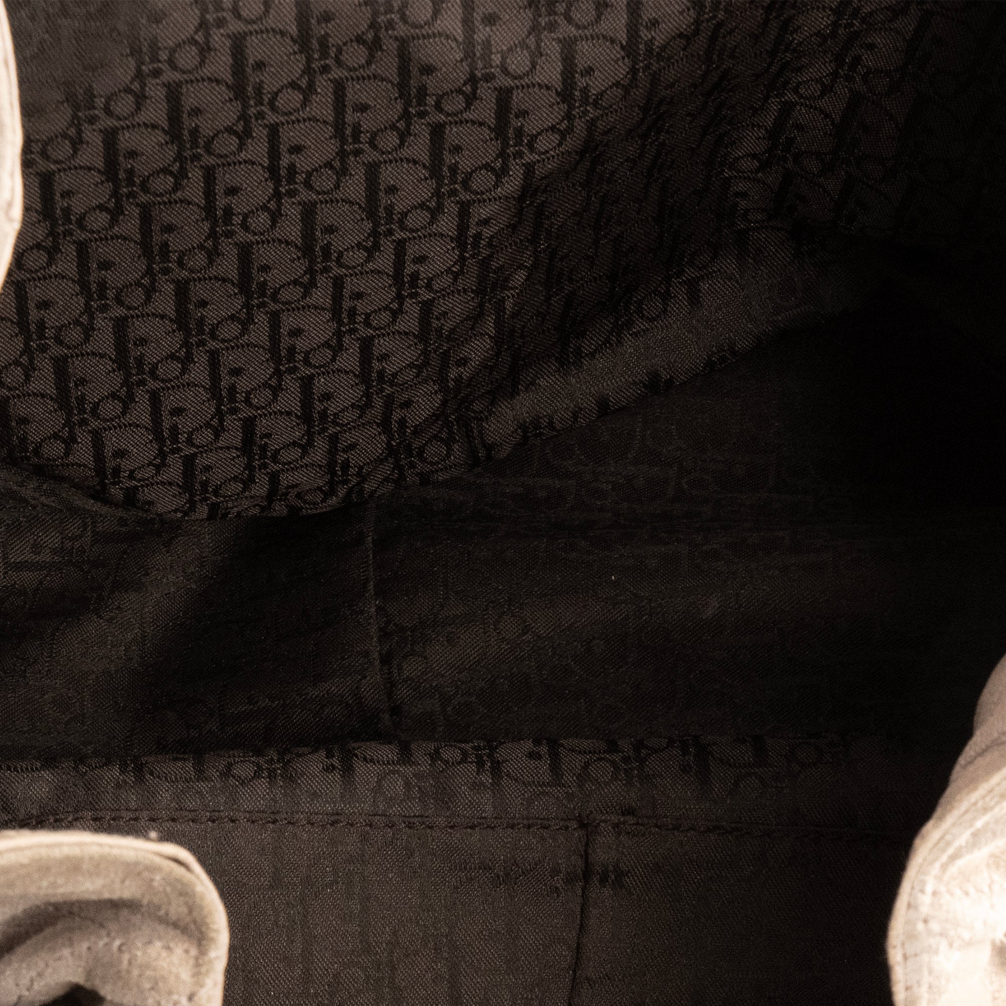 DIOR - Sac à main Drawstring Dior en daim gris vintage