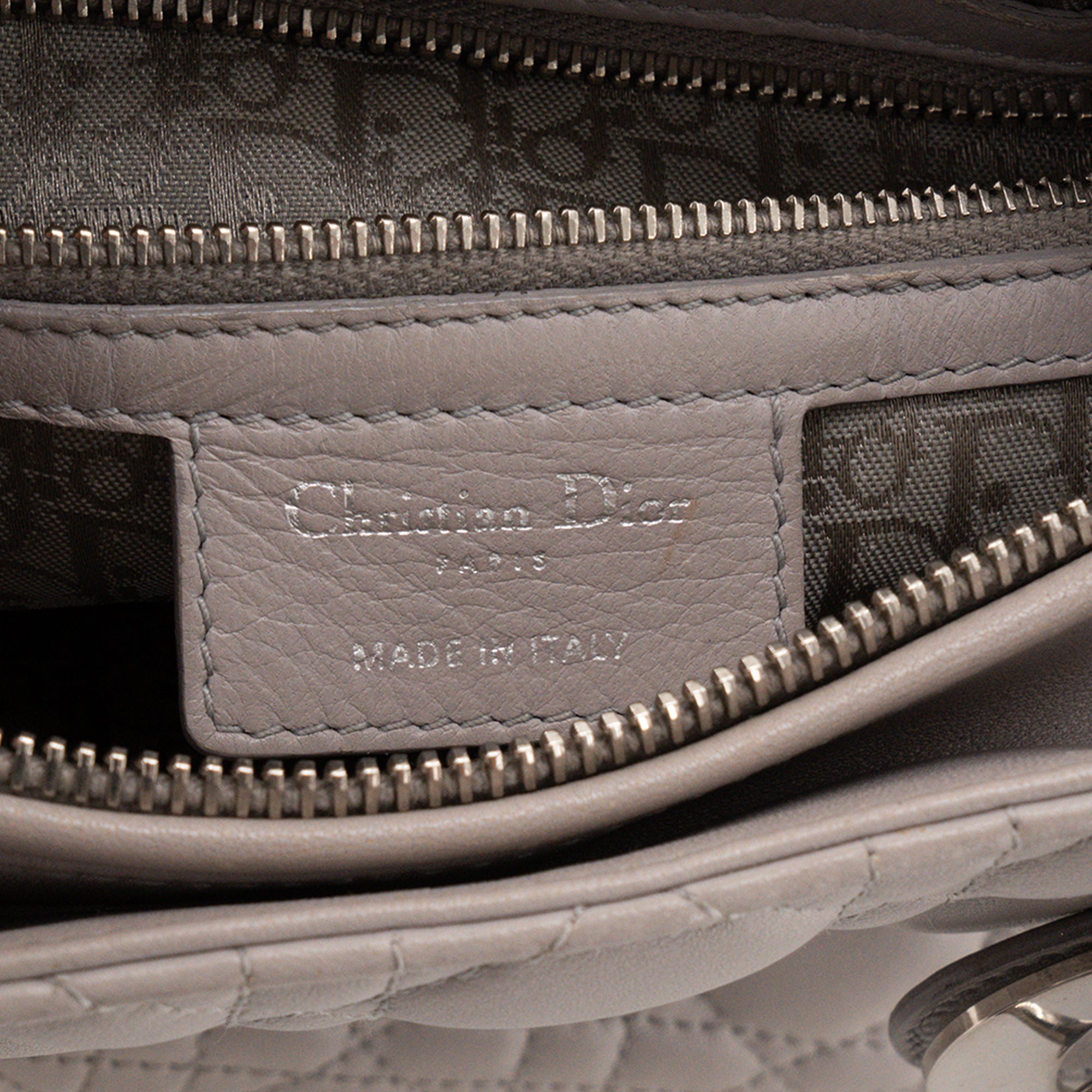 DIOR - Sac à main Lady Dior medium en cuir cannage gris