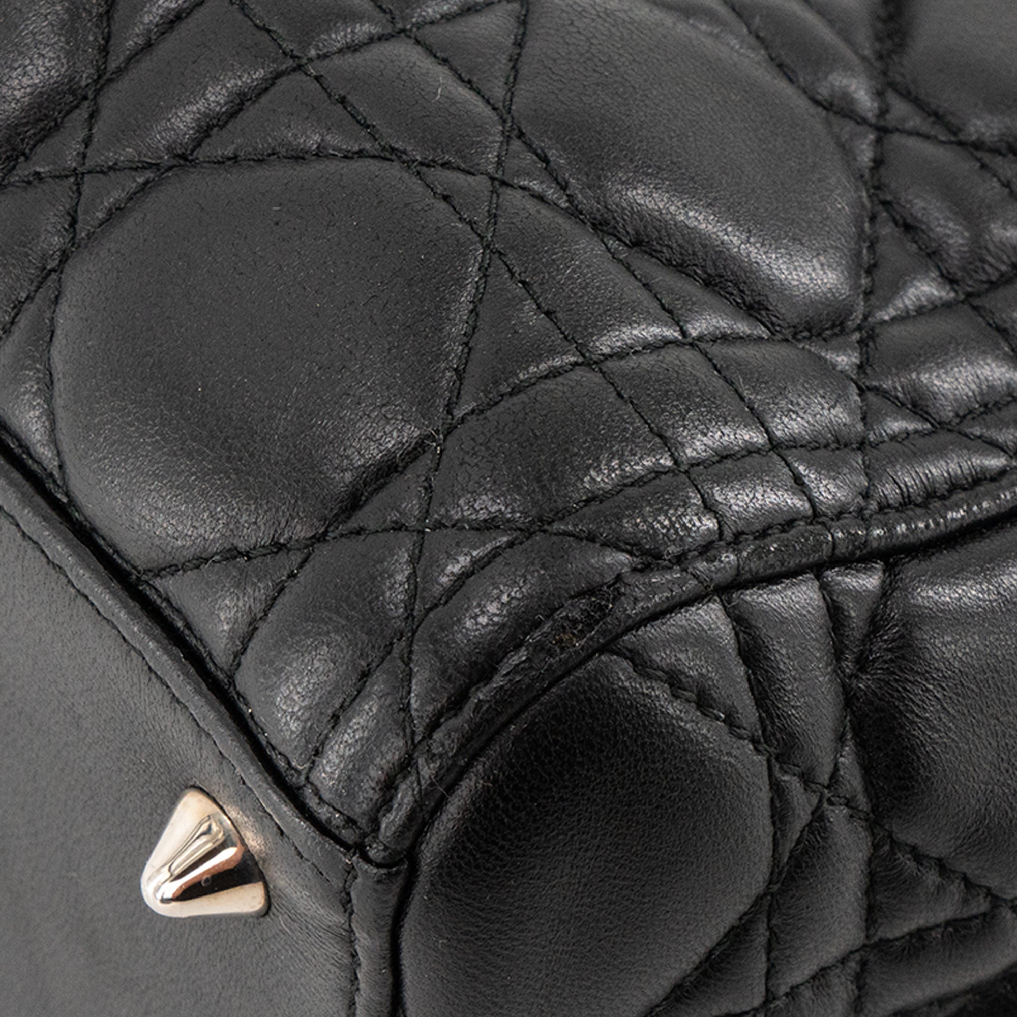 DIOR - Sac à main Lady Dior medium Dior en cuir noir cannage noir
