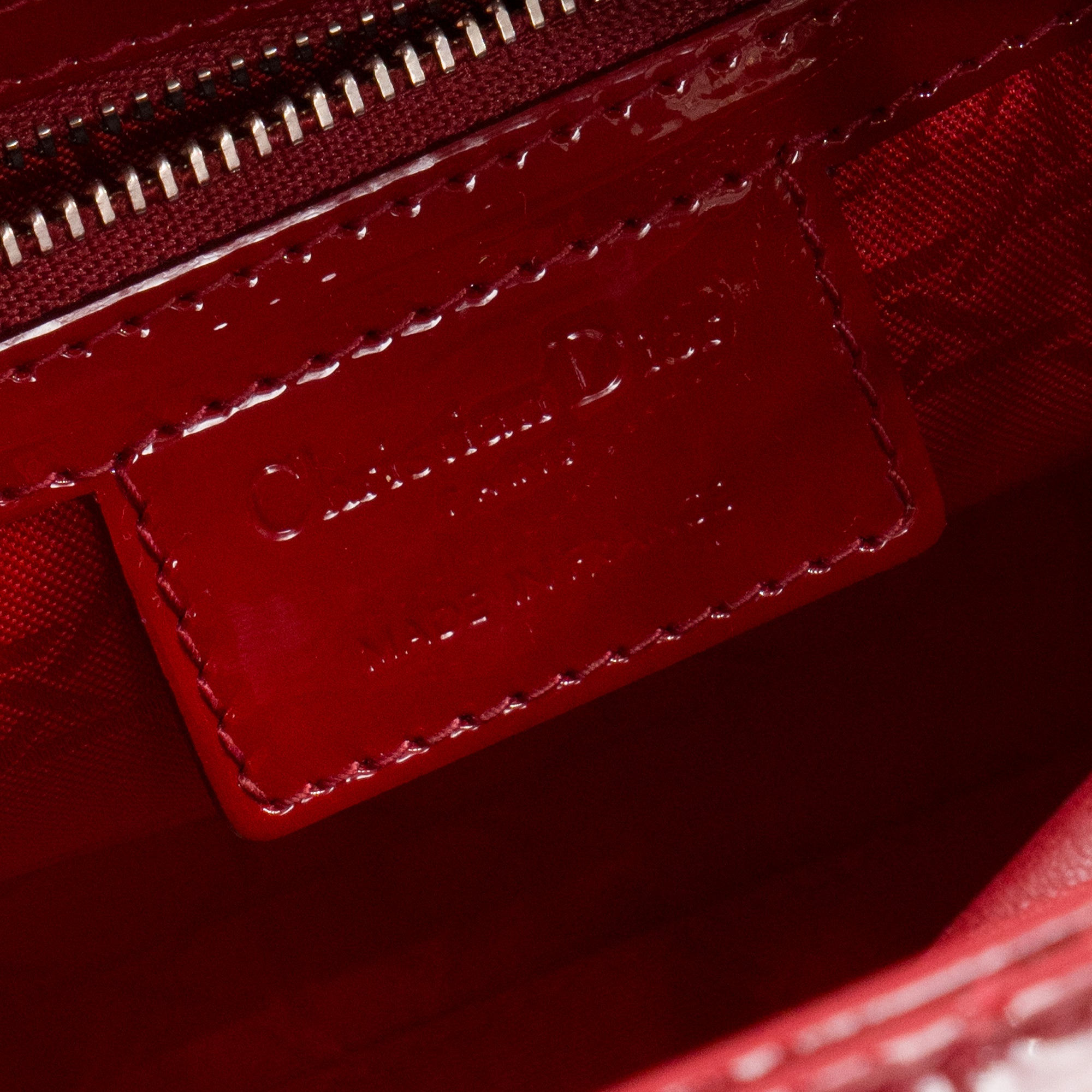 DIOR - Sac à main Lady Dior medium Dior en cuir verni rouge